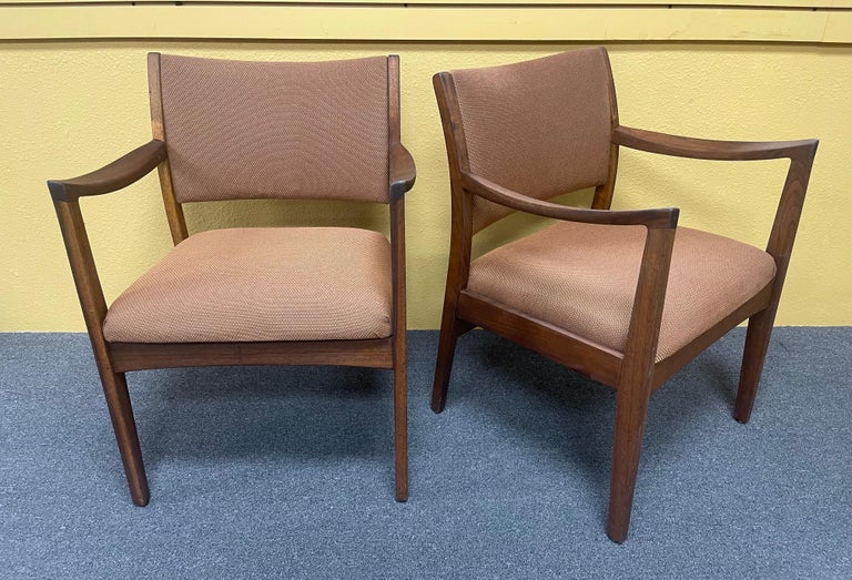 Mid-Century Modern Pair of MCM Walnut Arm Chairs by Johnson Furniture Company in the Style of Risom For Sale