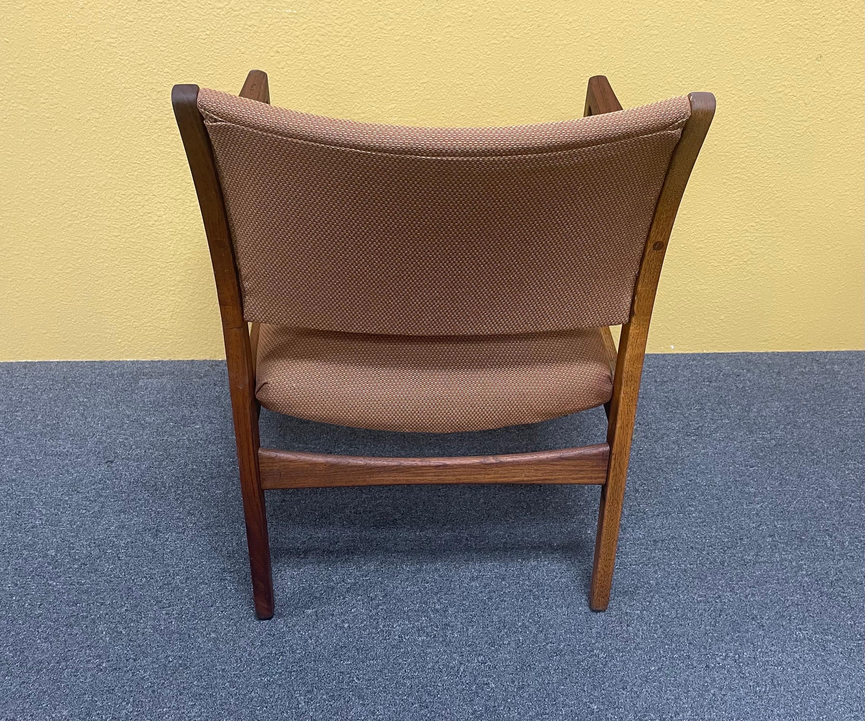 Pair of MCM Walnut Arm Chairs by Johnson Furniture Company in the Style of Risom In Good Condition For Sale In San Diego, CA