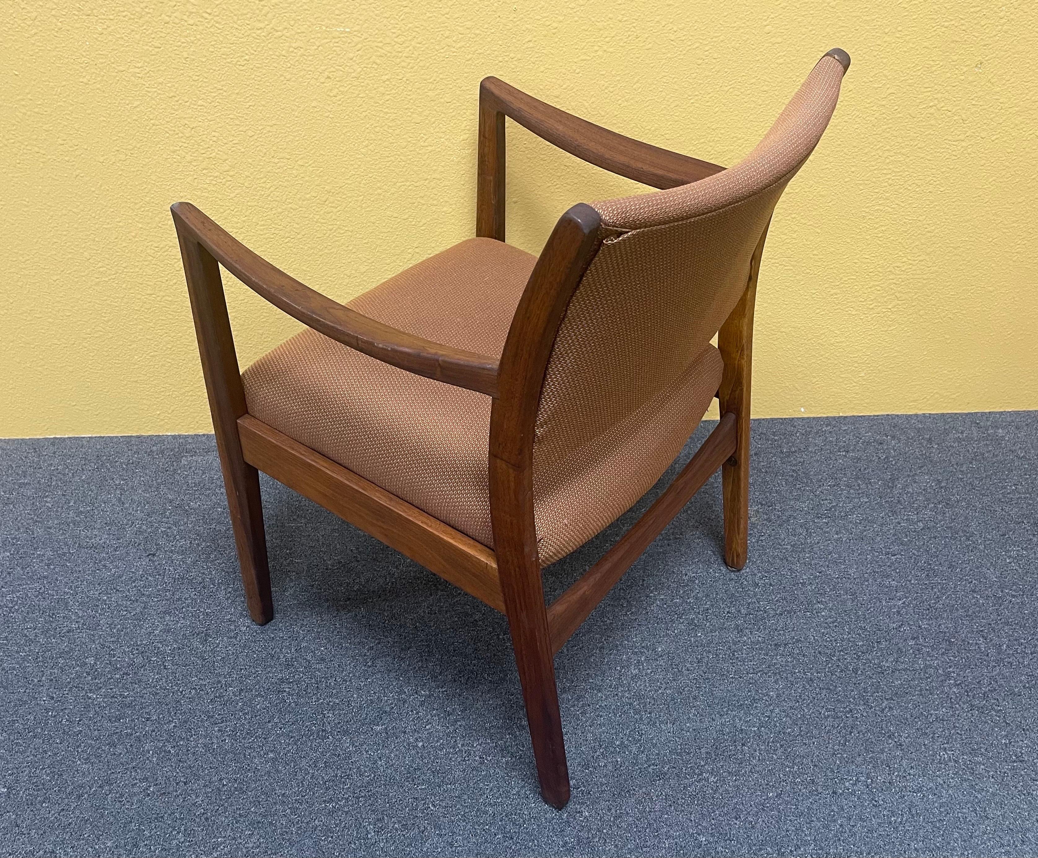 20th Century Pair of MCM Walnut Arm Chairs by Johnson Furniture Company in the Style of Risom For Sale