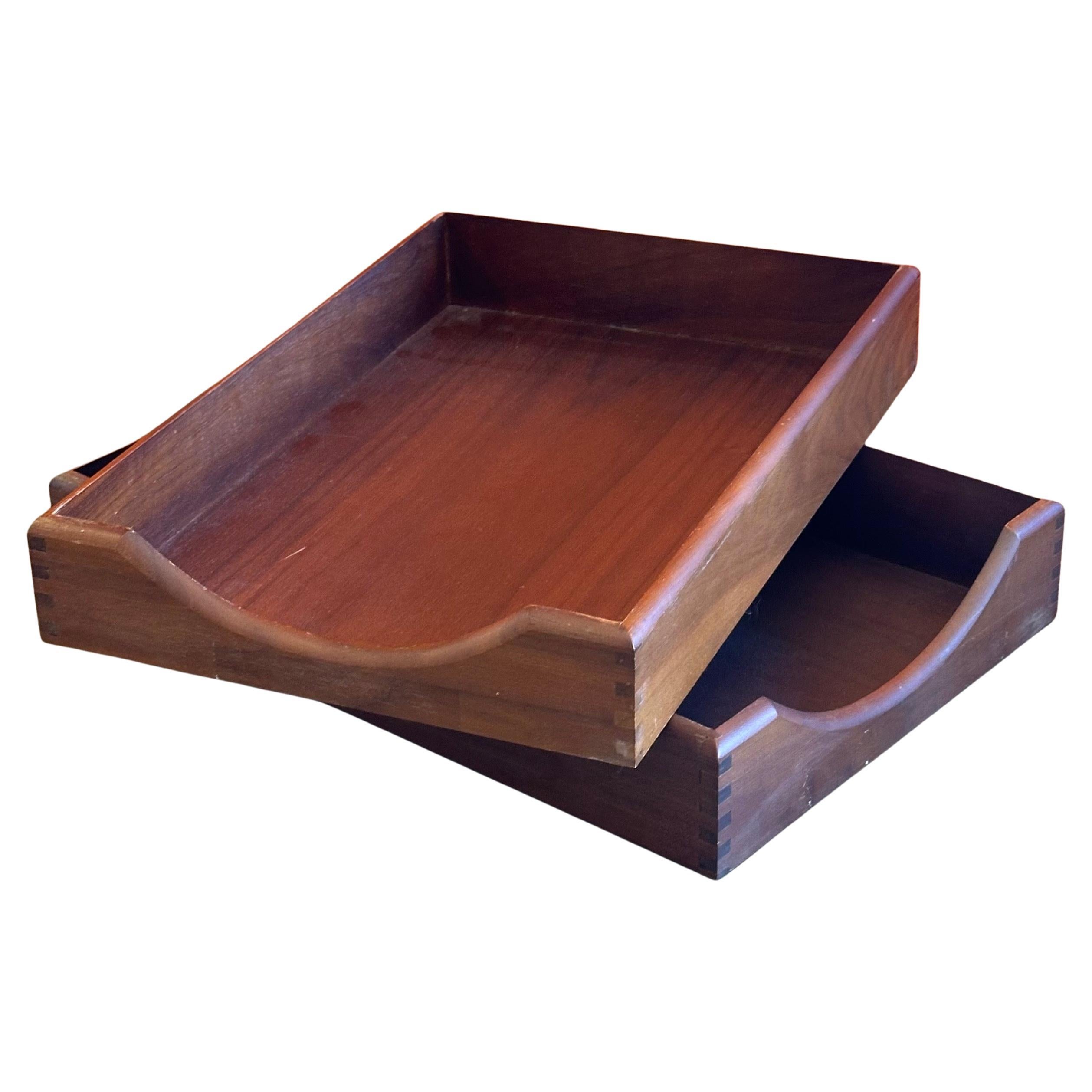 Paar MCM-Brieftabletts aus Nussbaumholz von Carver Wood Products im Angebot 7