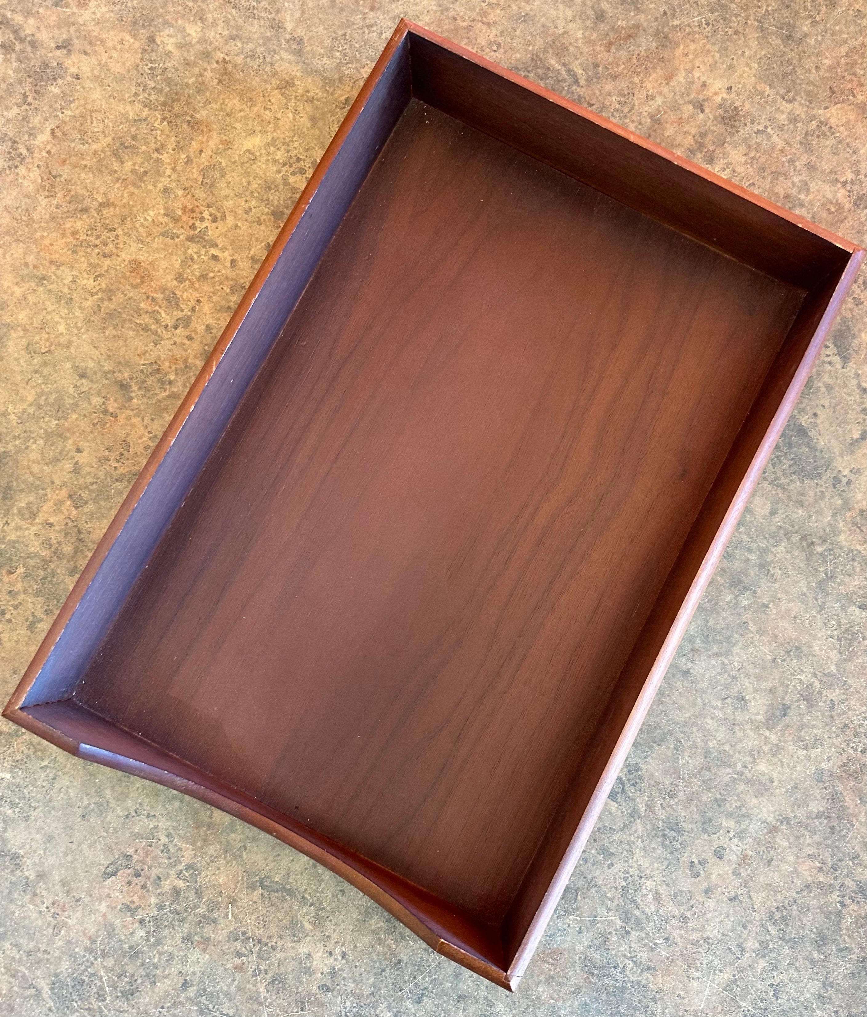 Paar MCM-Brieftabletts aus Nussbaumholz von Carver Wood Products im Angebot 2