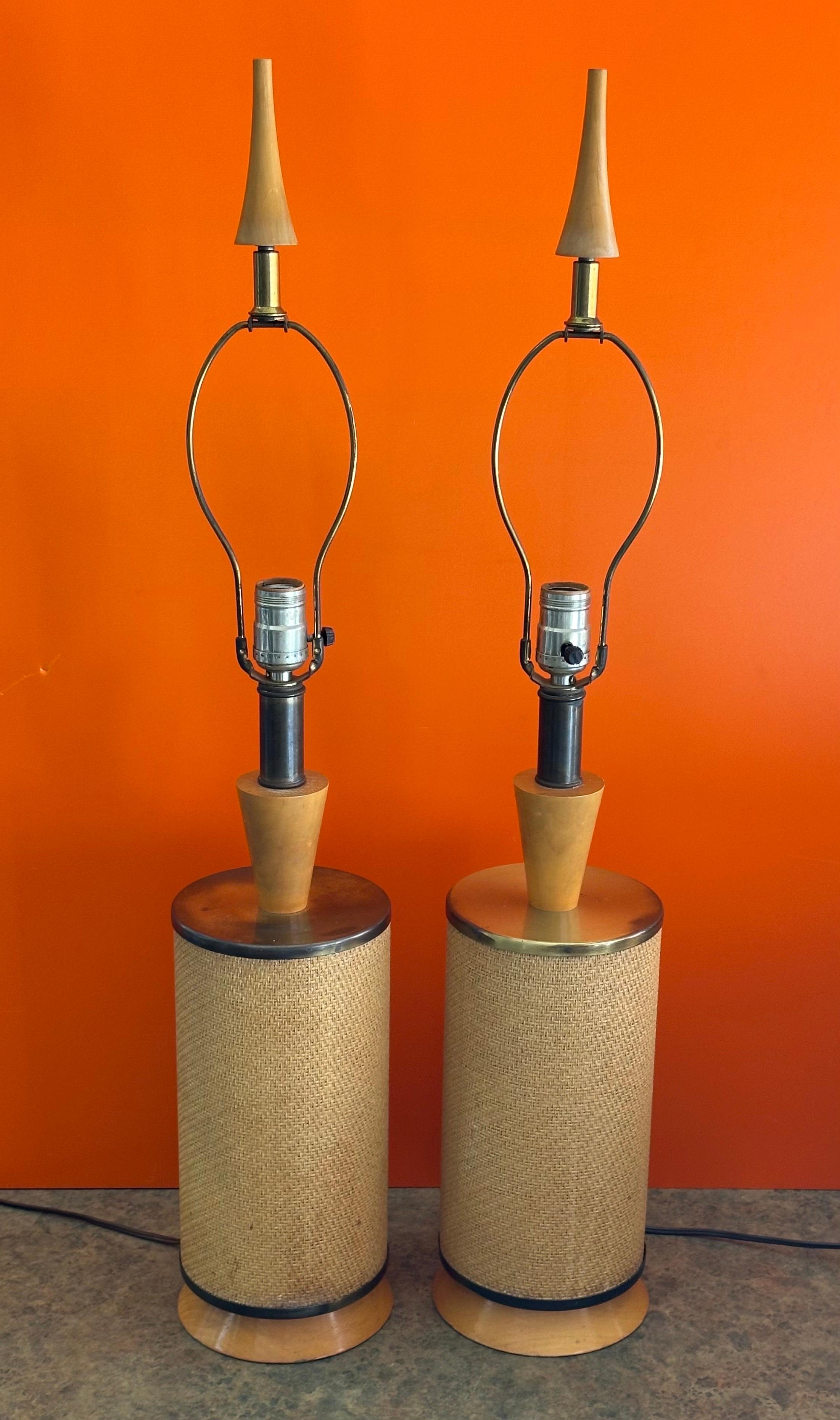 Rotin Paire de lampes de table en rotin tressé MCM en vente