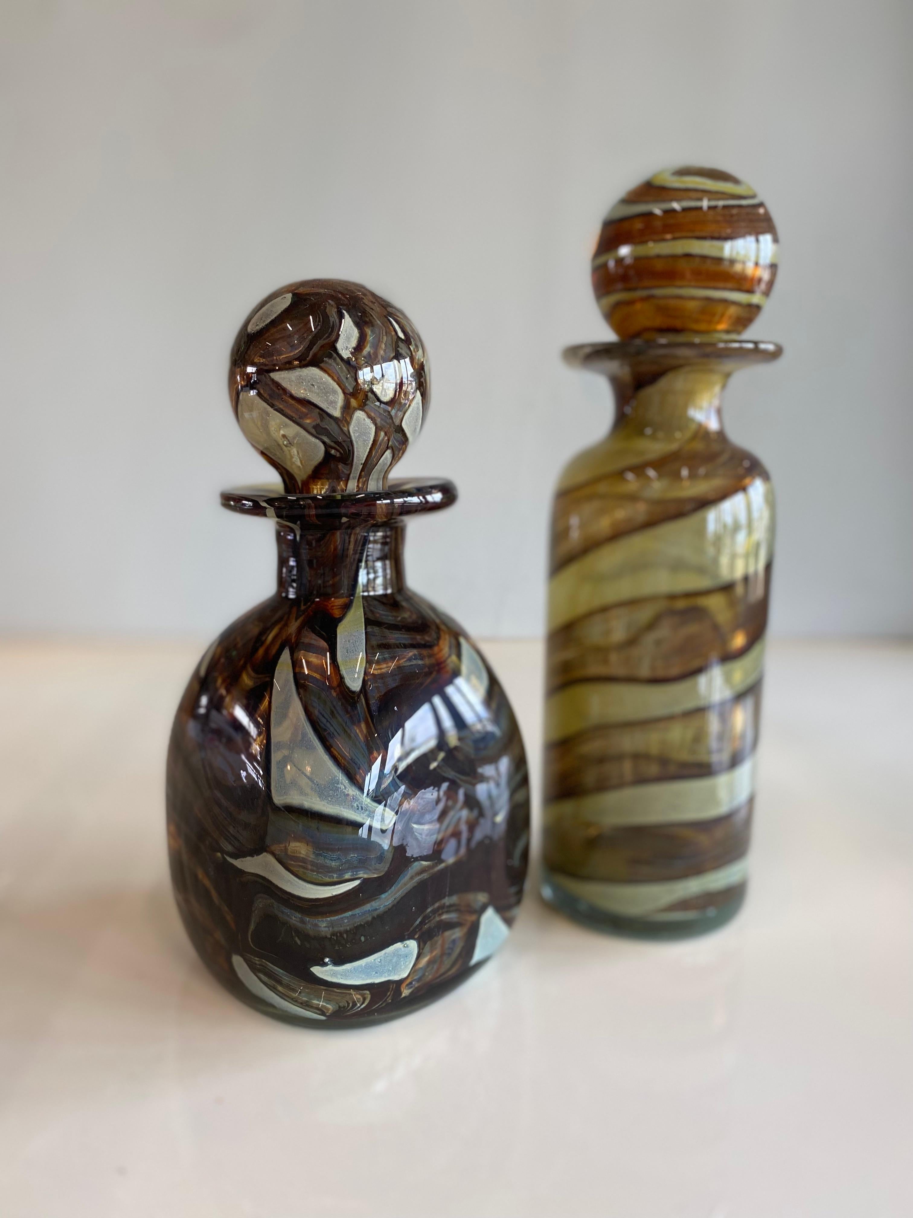 Mid-Century Modern Pair of Mdina Glass Decanters with Balloon Stoppers, Carafes in Earth Tones For Sale