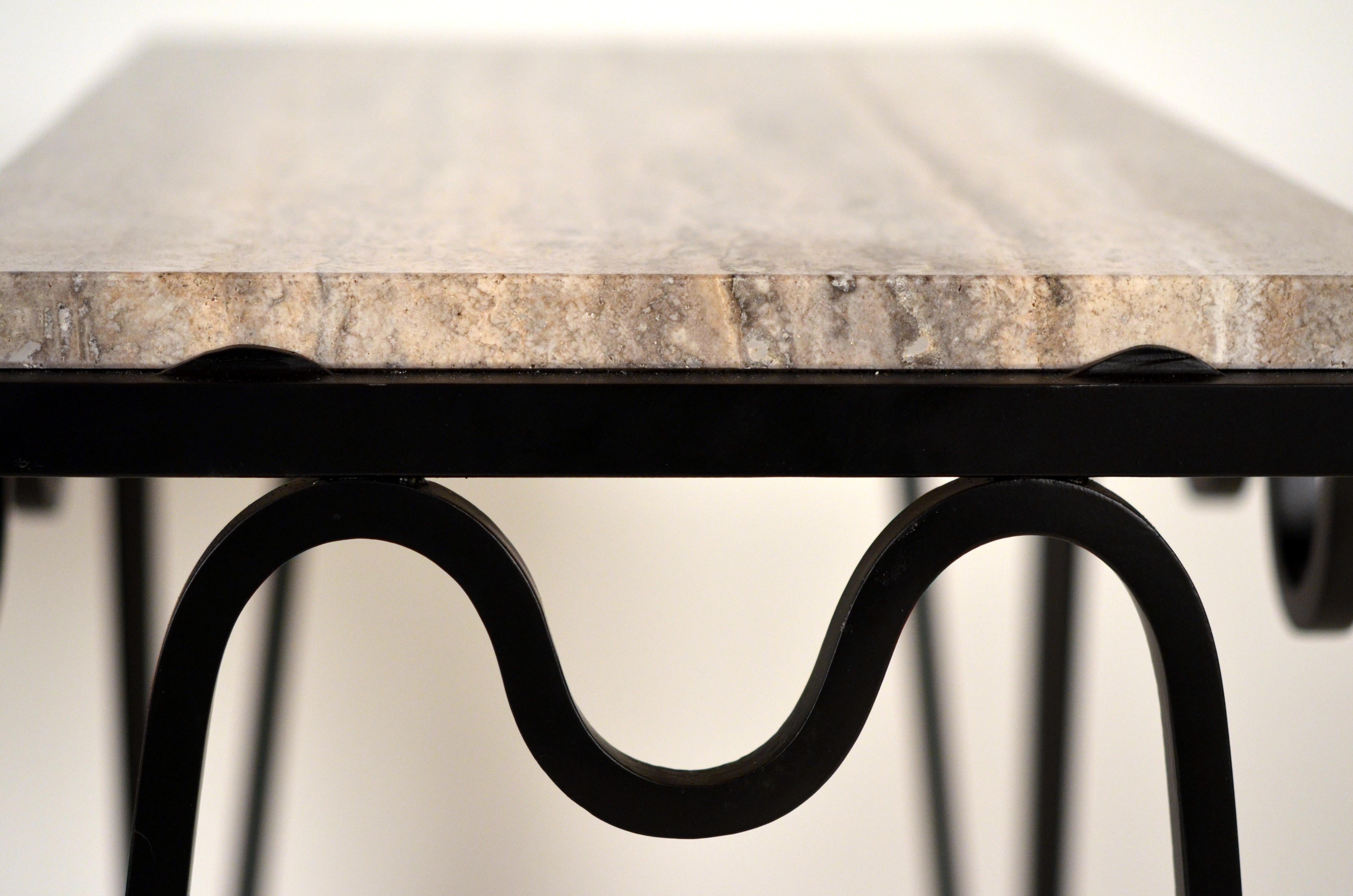 XXIe siècle et contemporain Paire de tables d'appoint 'Méandre' en fer noir et travertin argenté par Design Frères en vente