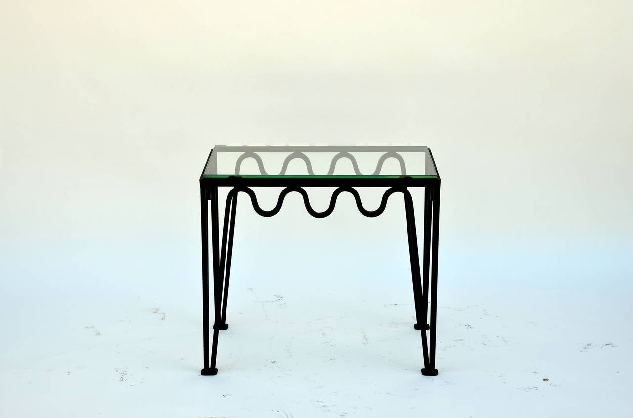 Paar Beistelltische 'Méandre' aus geschwärztem Stahl und Glas von Design Frères (21. Jahrhundert und zeitgenössisch) im Angebot