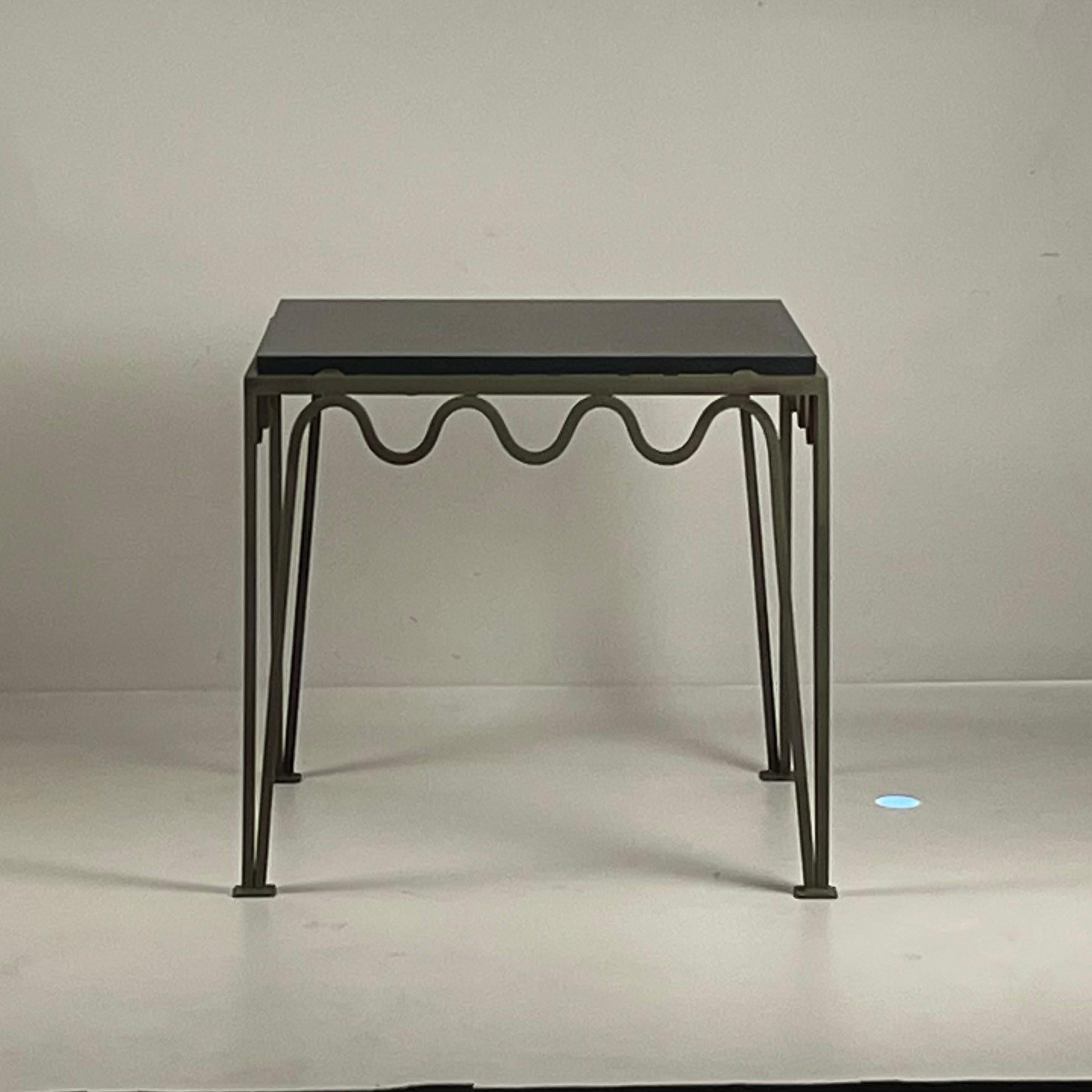 Paire de tables d'appoint carrées 'Méandre' en vert-de-gris et pierre calcaire noire par Design/One.
Chic et discret.
Également vendu individuellement : voir la liste séparée.
