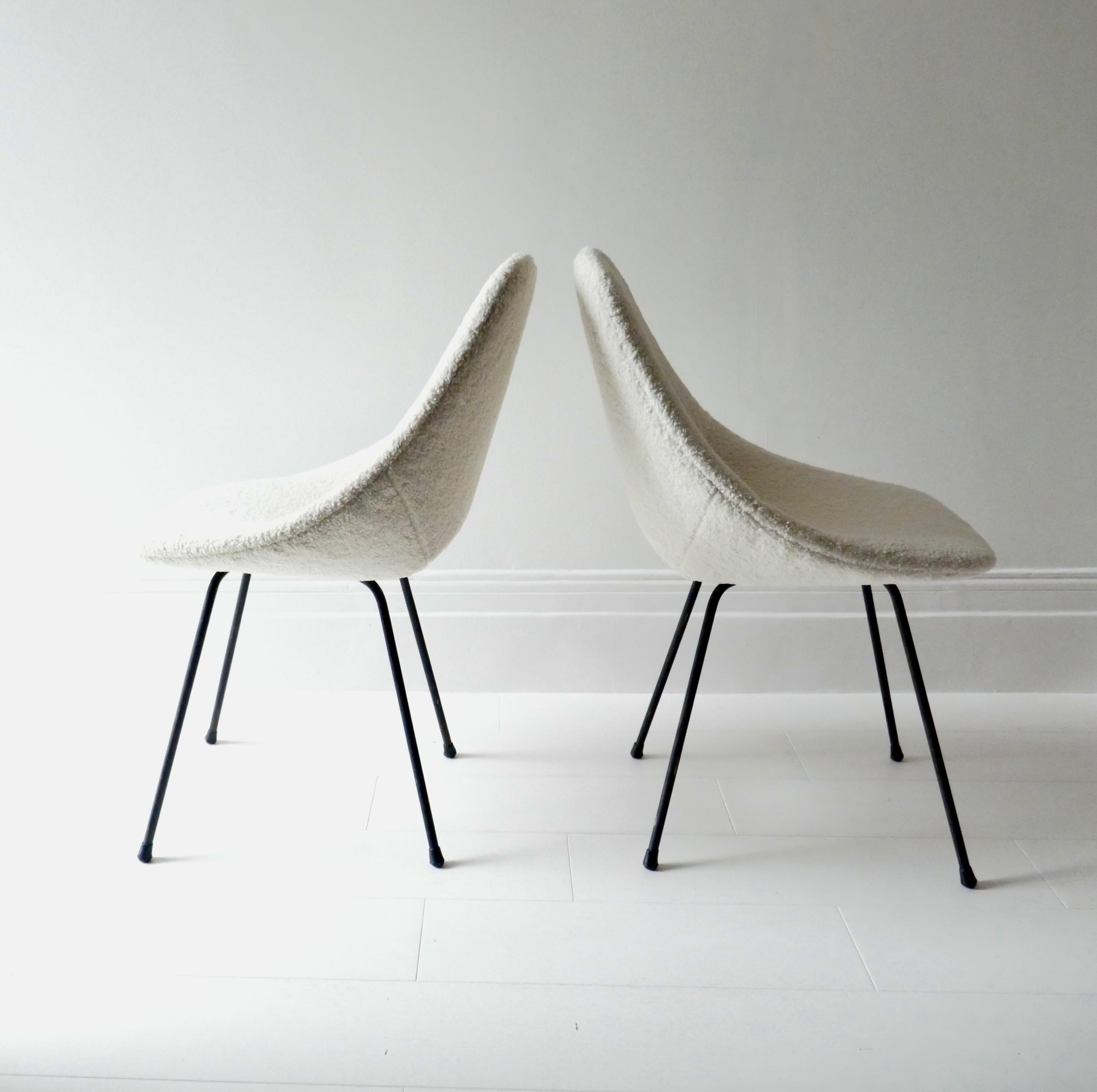 Pair of Medea Chairs in White Boucle, Black Metal Legs, Italy, 1950s  For Sale 5