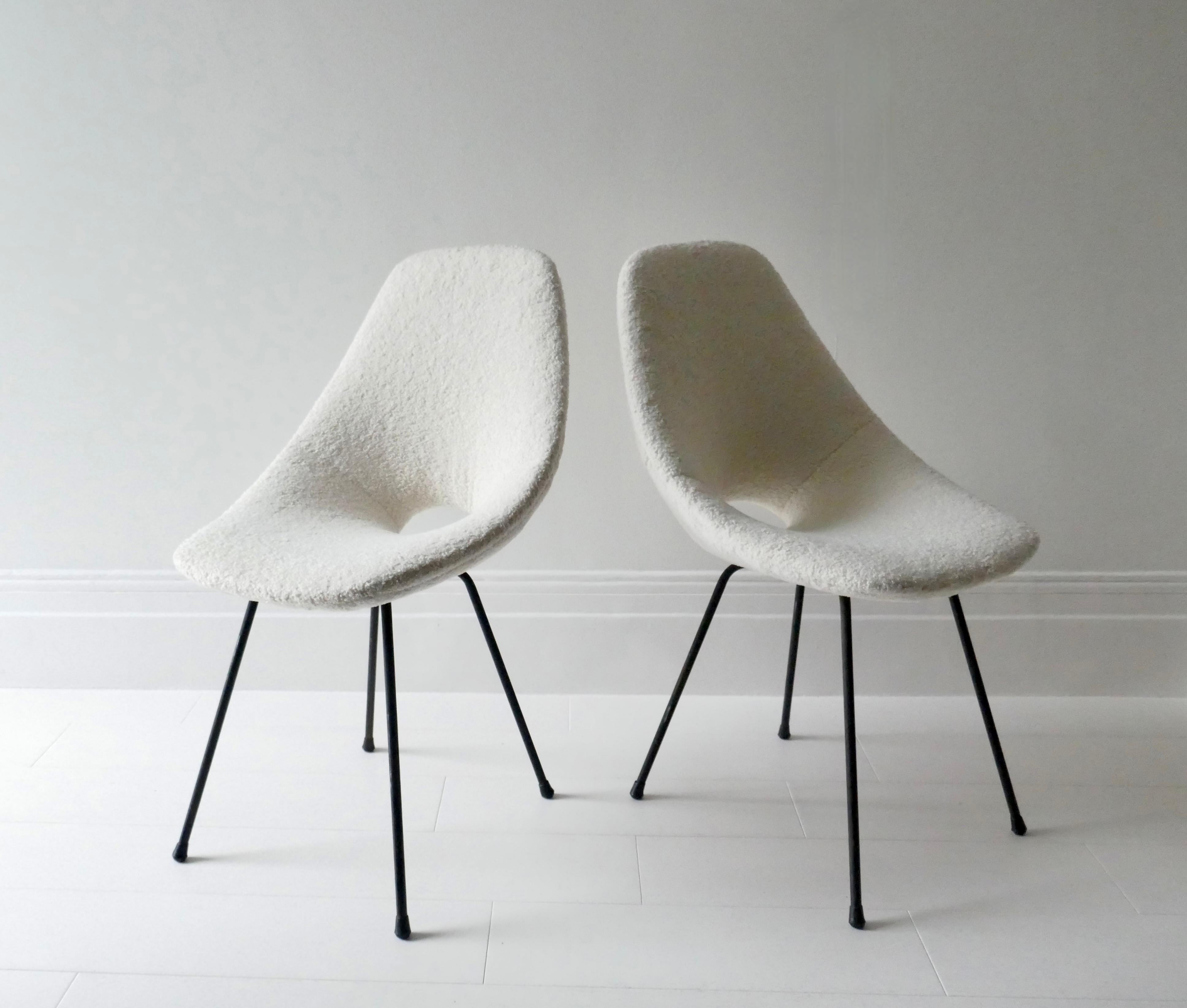 Pair of Medea Chairs in White Boucle, Black Metal Legs, Italy, 1950s  For Sale 6