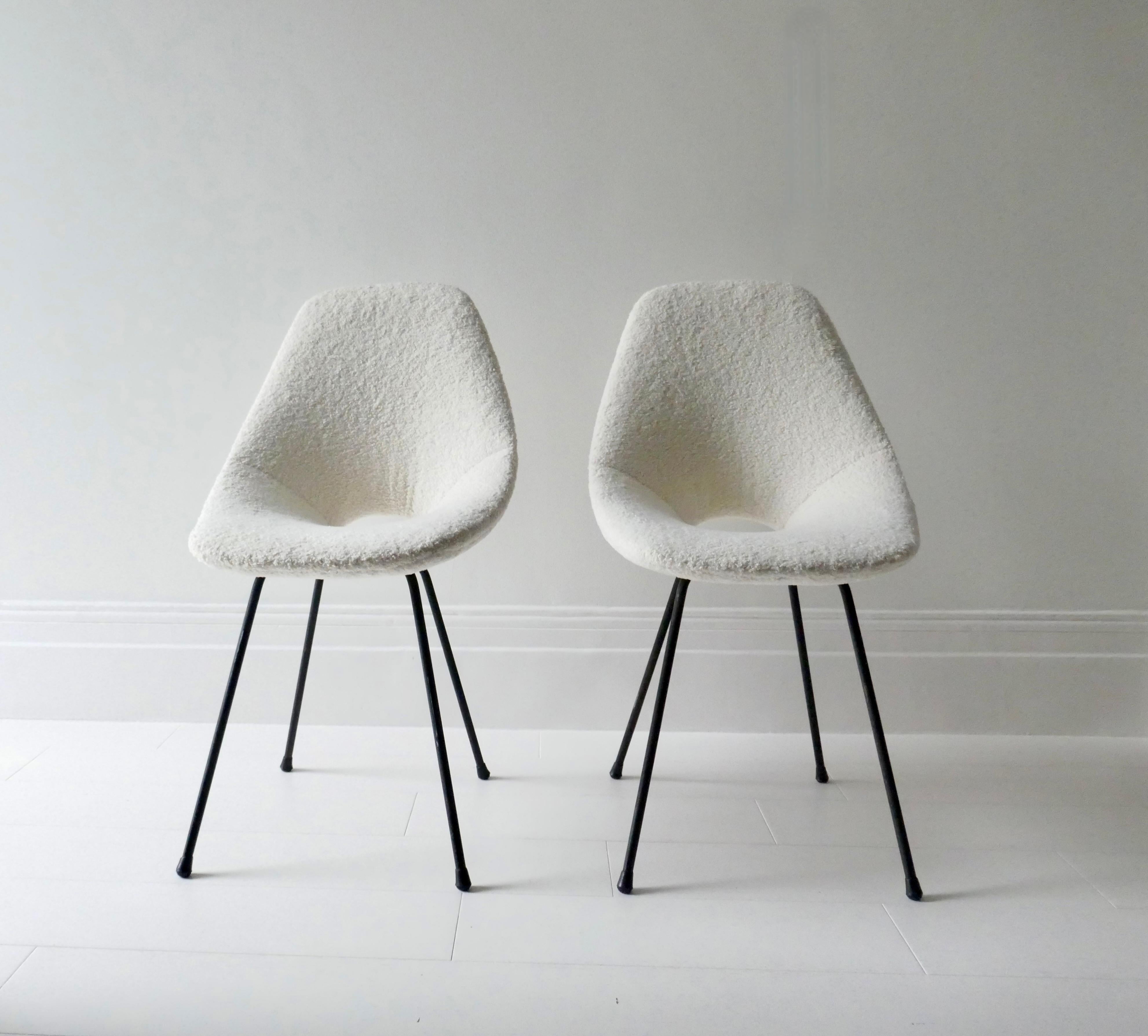 Pair of Medea Chairs in White Boucle, Black Metal Legs, Italy, 1950s  For Sale 7
