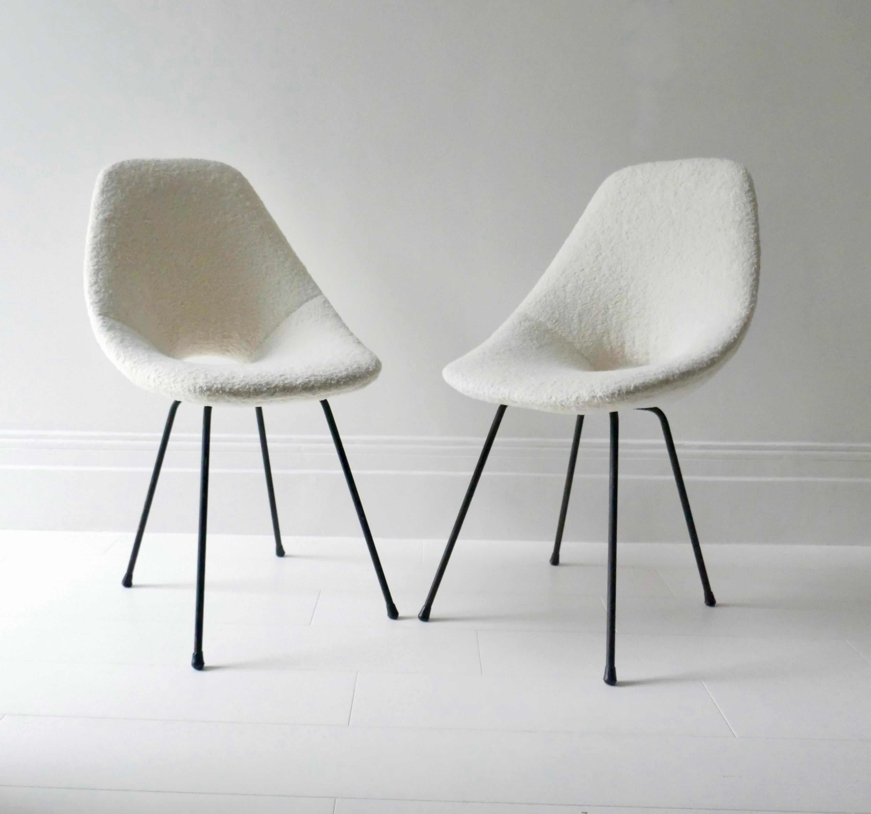 Mid-Century Modern Pair of Medea Chairs in White Boucle, Black Metal Legs, Italy, 1950s  For Sale