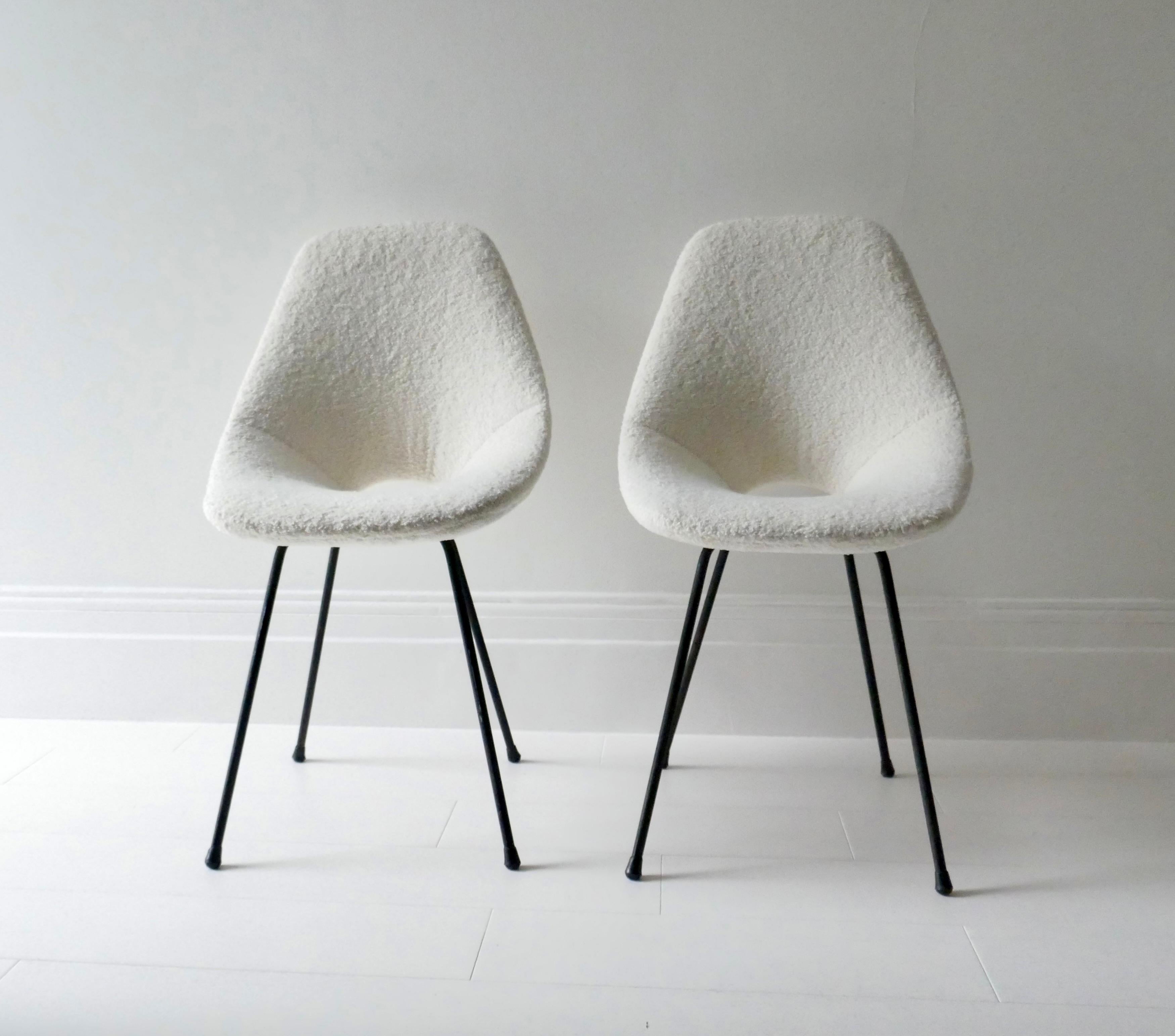 Italian Pair of Medea Chairs in White Boucle, Black Metal Legs, Italy, 1950s  For Sale