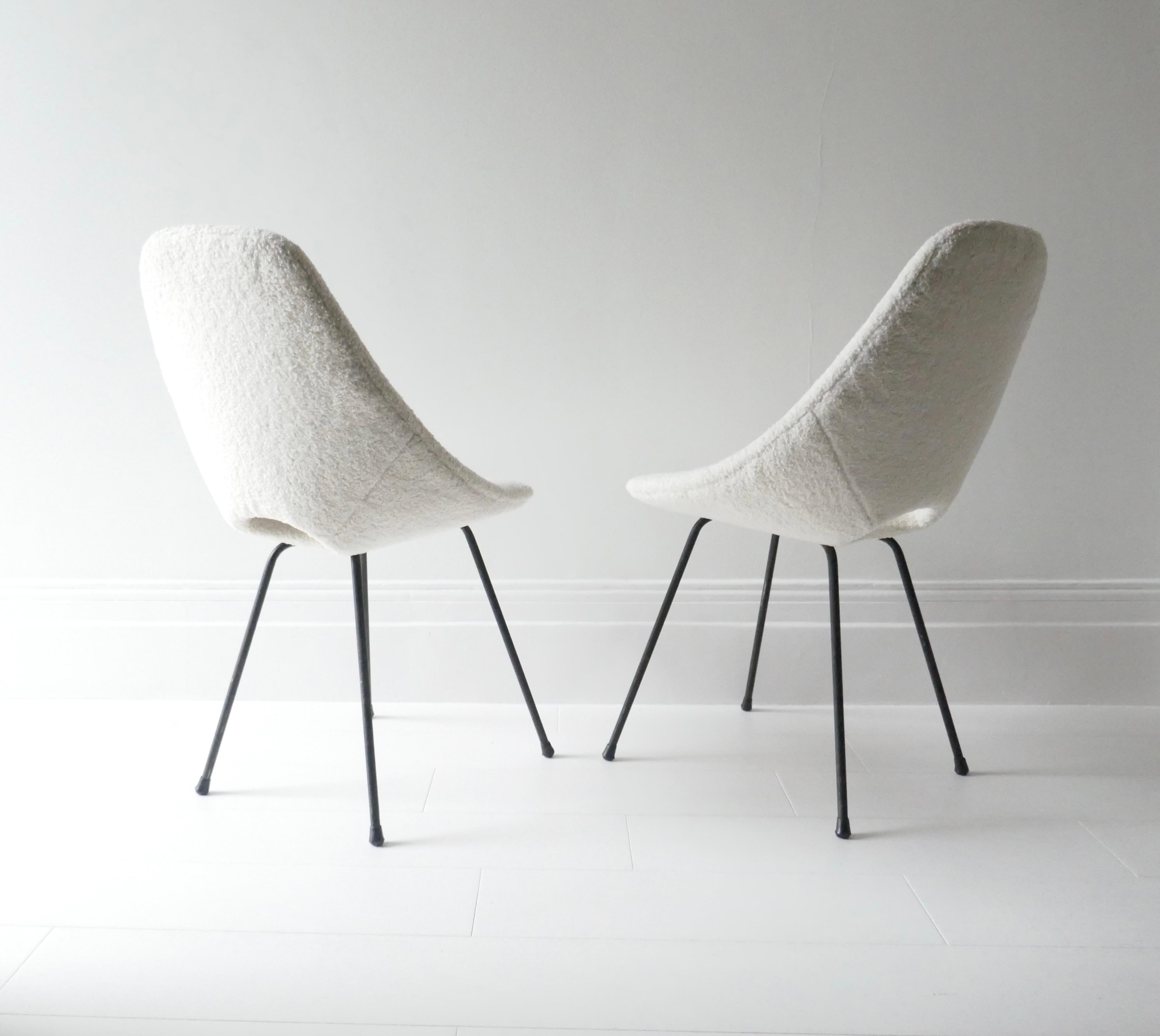 Pair of Medea Chairs in White Boucle, Black Metal Legs, Italy, 1950s  For Sale 1