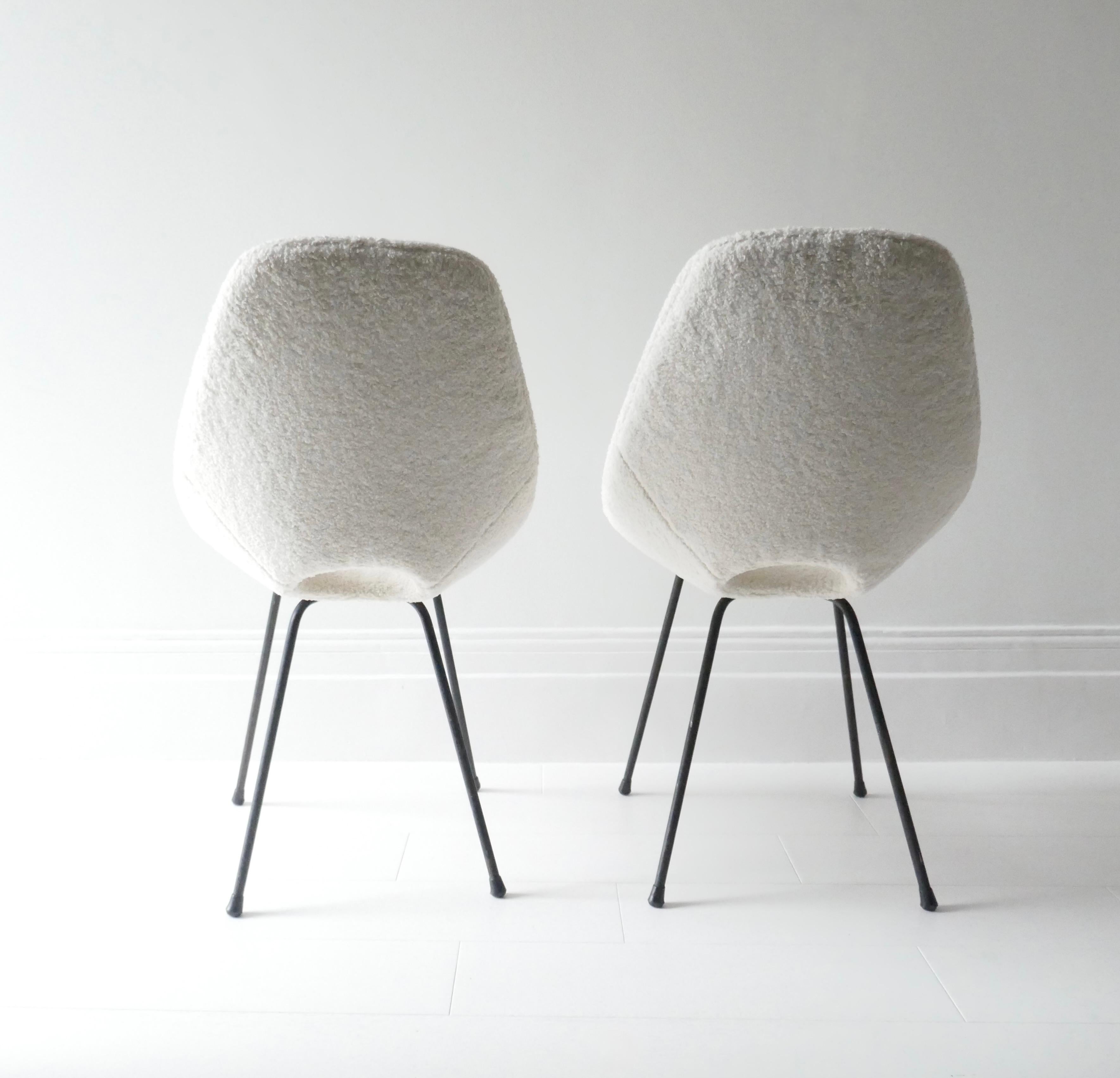 Pair of Medea Chairs in White Boucle, Black Metal Legs, Italy, 1950s  For Sale 2