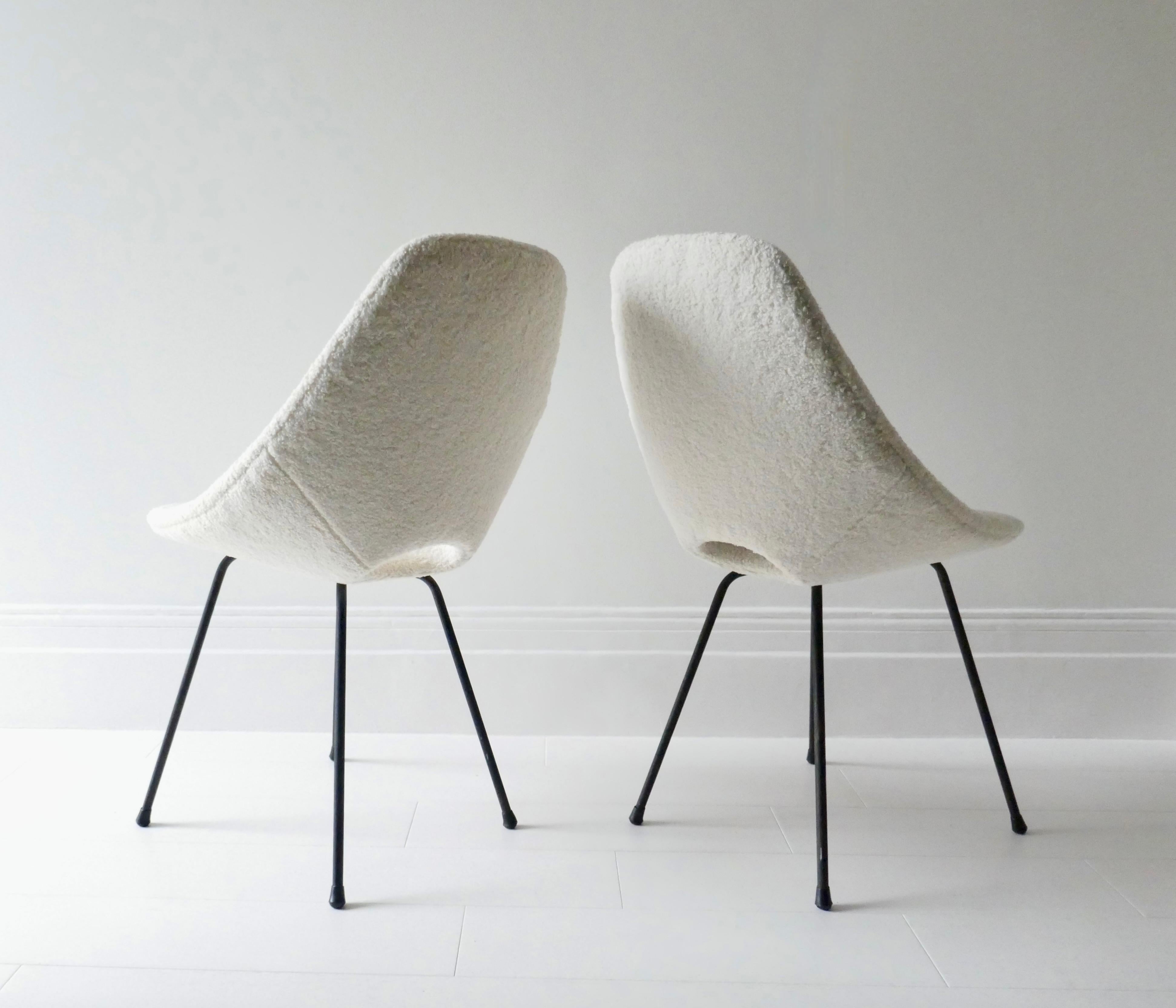 Pair of Medea Chairs in White Boucle, Black Metal Legs, Italy, 1950s  For Sale 3