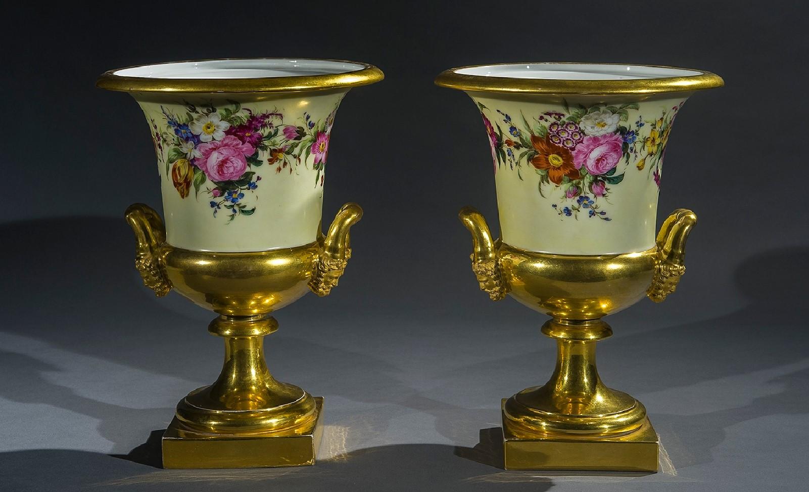 Attribué à Schoelcher, Paris, France, vers 1830.
Porcelaine, peinte et dorée.
16 1/4 po de haut, 9 1/2 po de large, 9 1/2 po de profondeur.

Ex Coll. : par réputation, Joseph Bonaparte, 