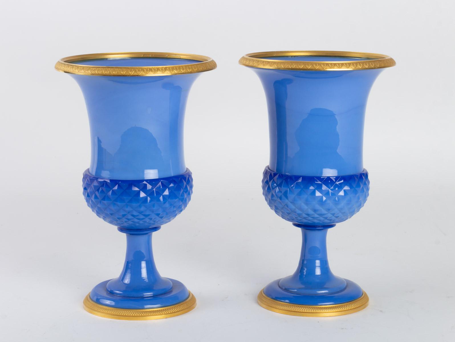 Pair of Medici Opaline Vase, Charles X Period In Good Condition In Saint-Ouen, FR