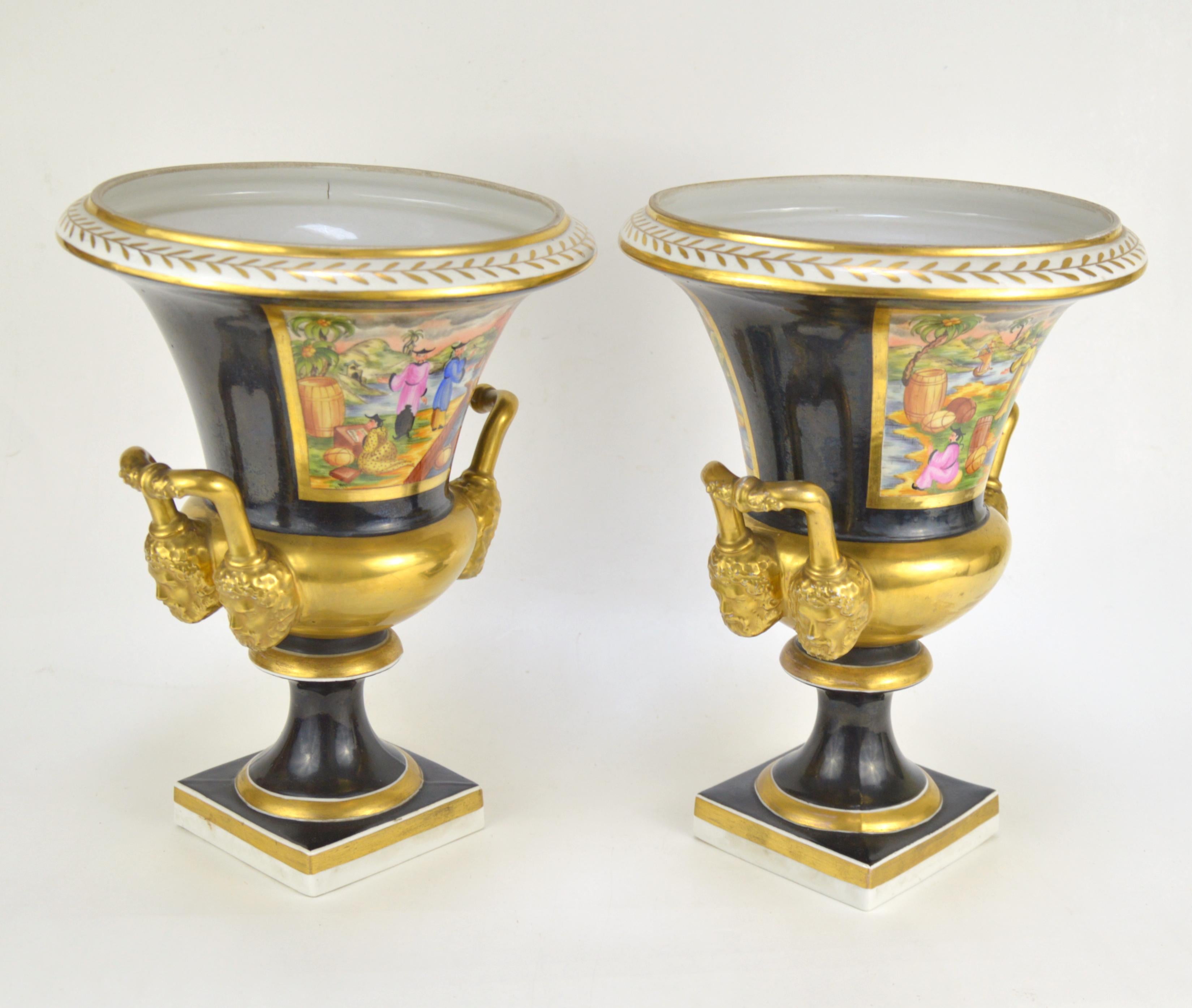 Pair of Medici Porcelain Vases Chinoiserie Style Decoration In Good Condition For Sale In Brussels, BE