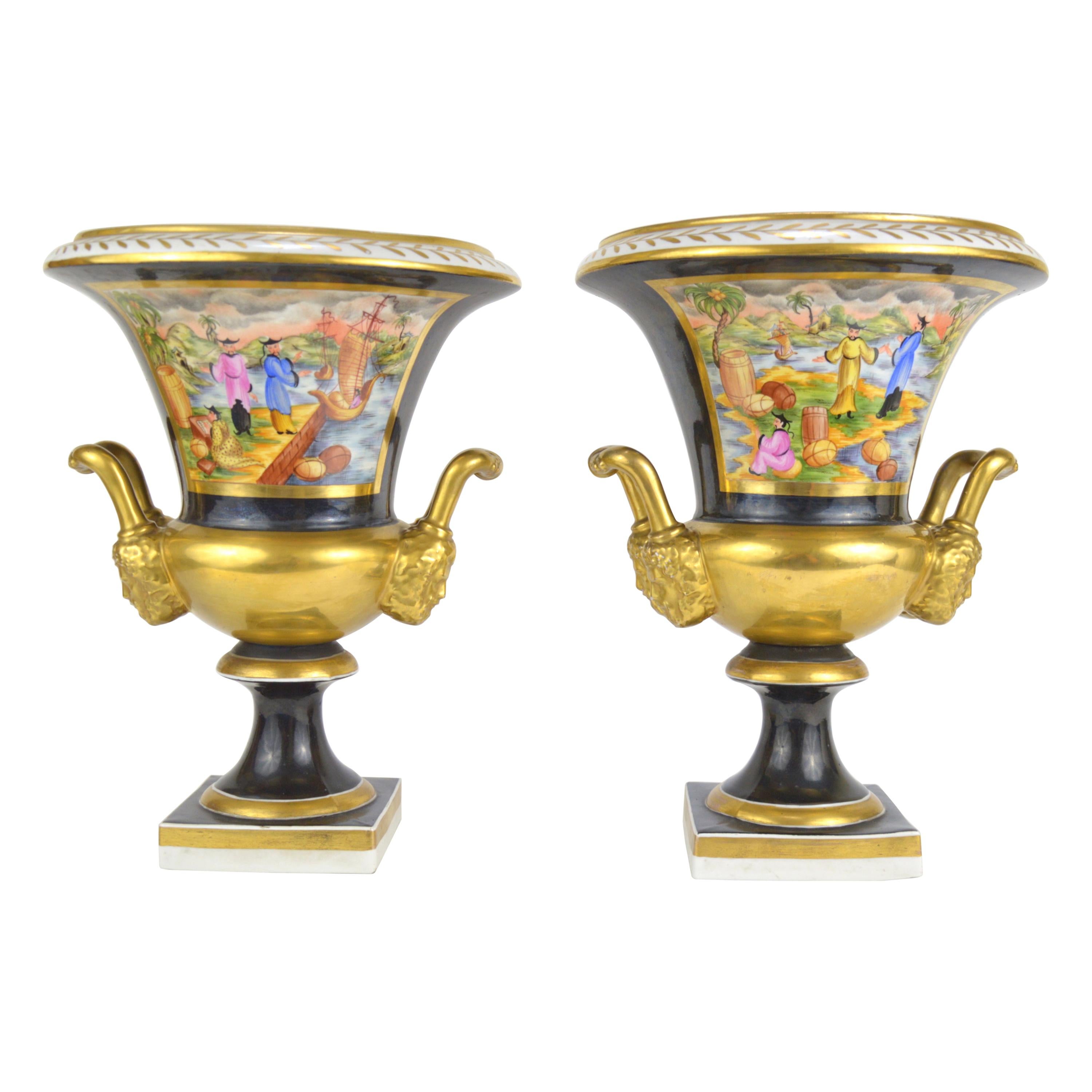 Pair of Medici Porcelain Vases Chinoiserie Style Decoration For Sale