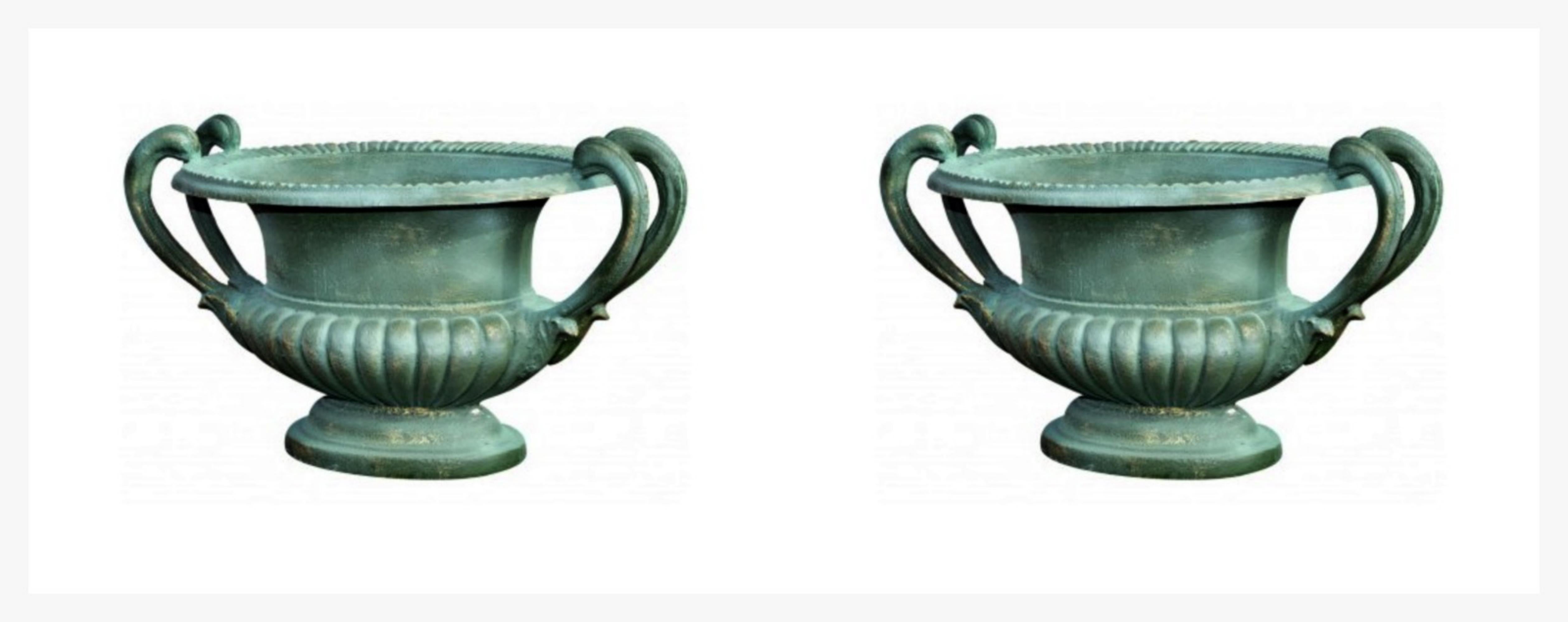 PAIR OF MEDICI - TUSCANY POT WITH HANDLES, early 20th century.

Measures: HEIGHT 45cm
LENGTH 78cms
DEPTH 50cm
WEIGHT 20Kg
MATERIALCast-iron
NOTE 01 Oval base 36 X 24

Good condition.