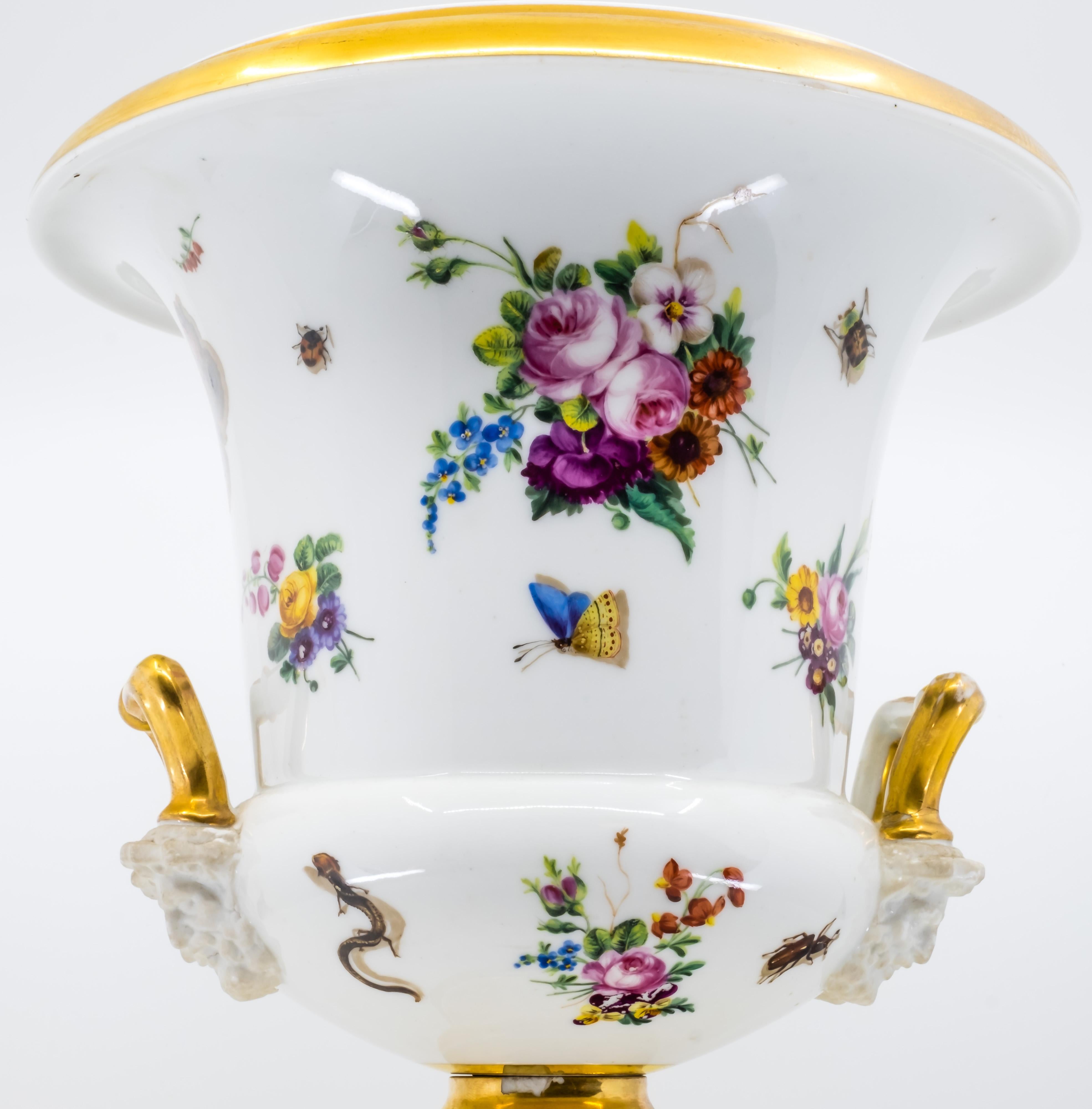 Pair of Medici Vases, Hand Painted Porcelain, French, 19th Century Romano clásico en venta