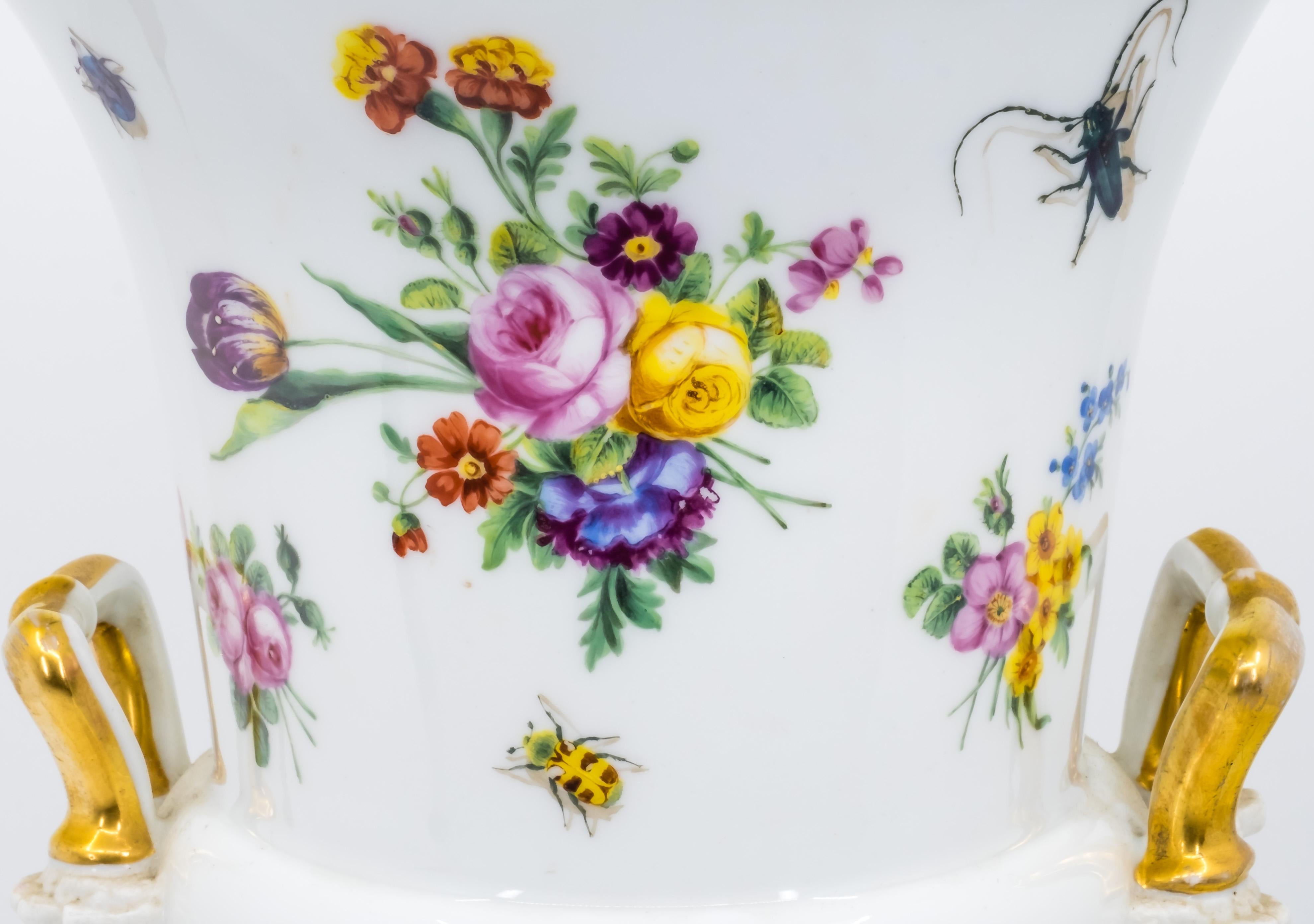 Pair of Medici Vases, Hand Painted Porcelain, French, 19th Century Francés en venta