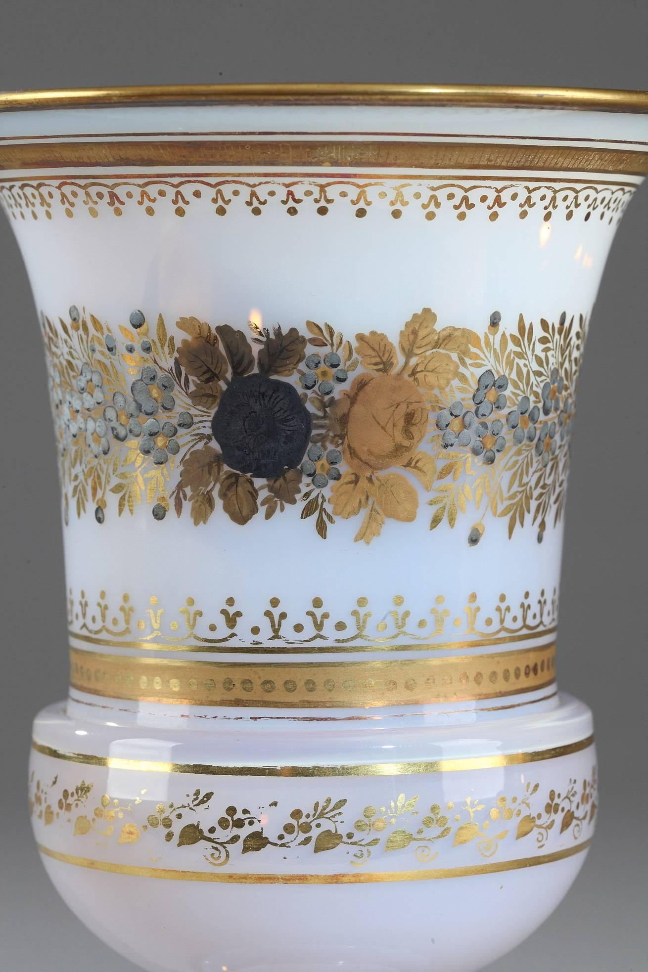 Pair of Medici Vases in White Opaline by Jean-Baptiste Desvignes In Good Condition For Sale In Paris, FR