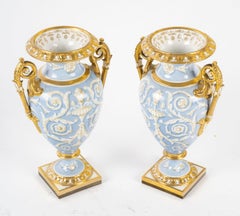 Pair of Medici Vases in Worcester Porcelain, 19th Century.