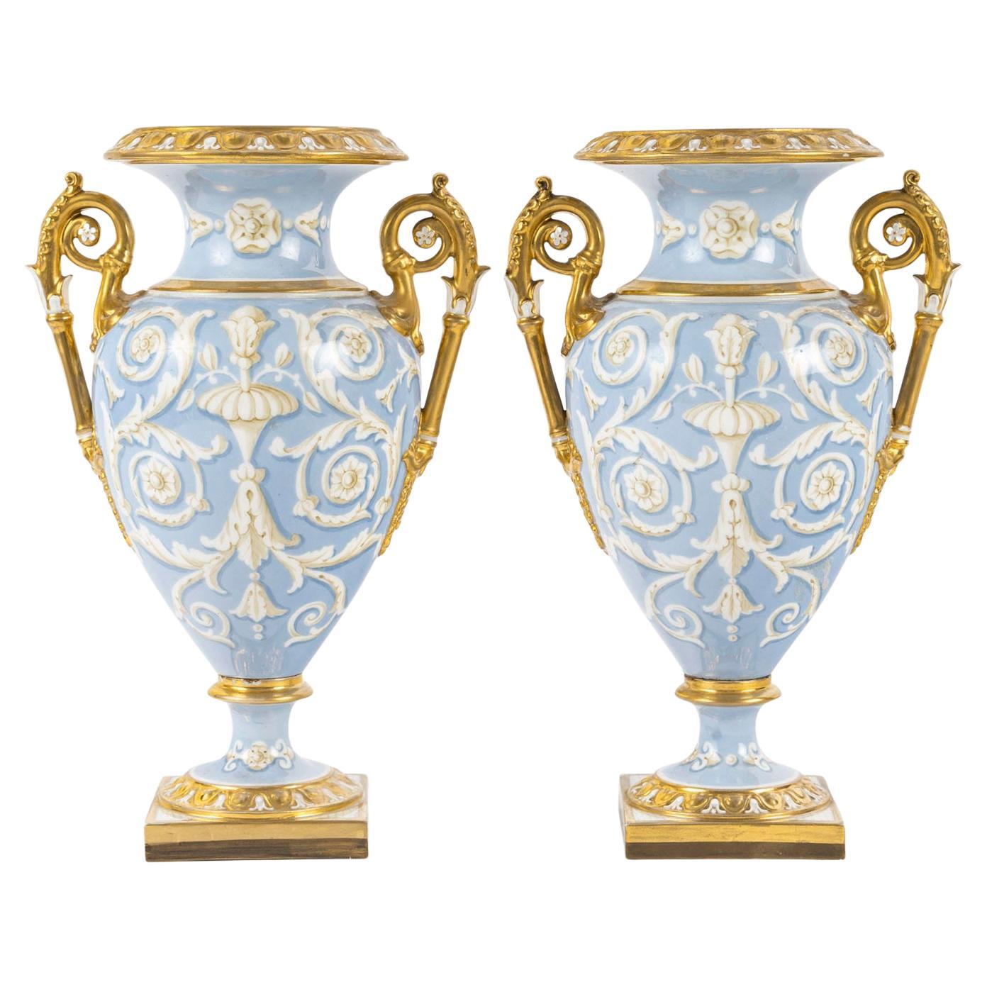 Pair of Medici Vases in Worcester Porcelain, 19th Century. For Sale