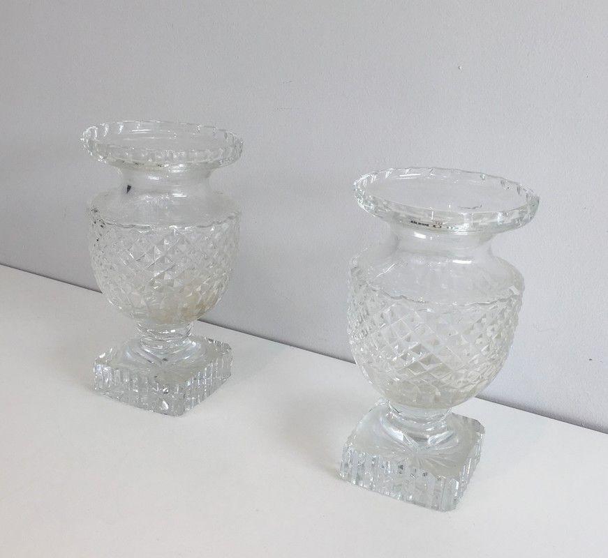 This very nice and decorative pair of Medicis style vases is made of crystal. This is a French work. Circa 1900