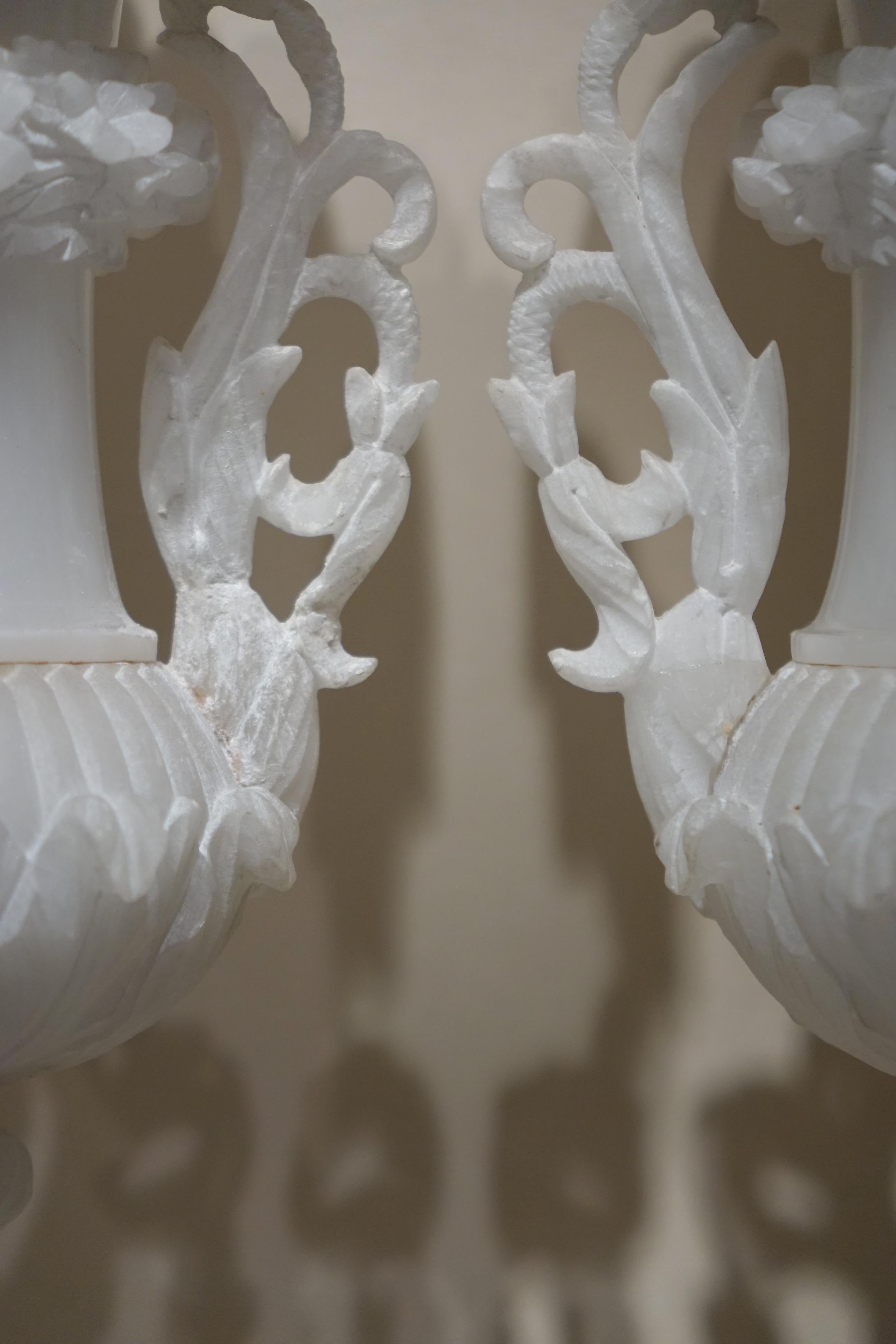 Carved Pair of Medicis Vases in Alabaster, circa 1880 For Sale
