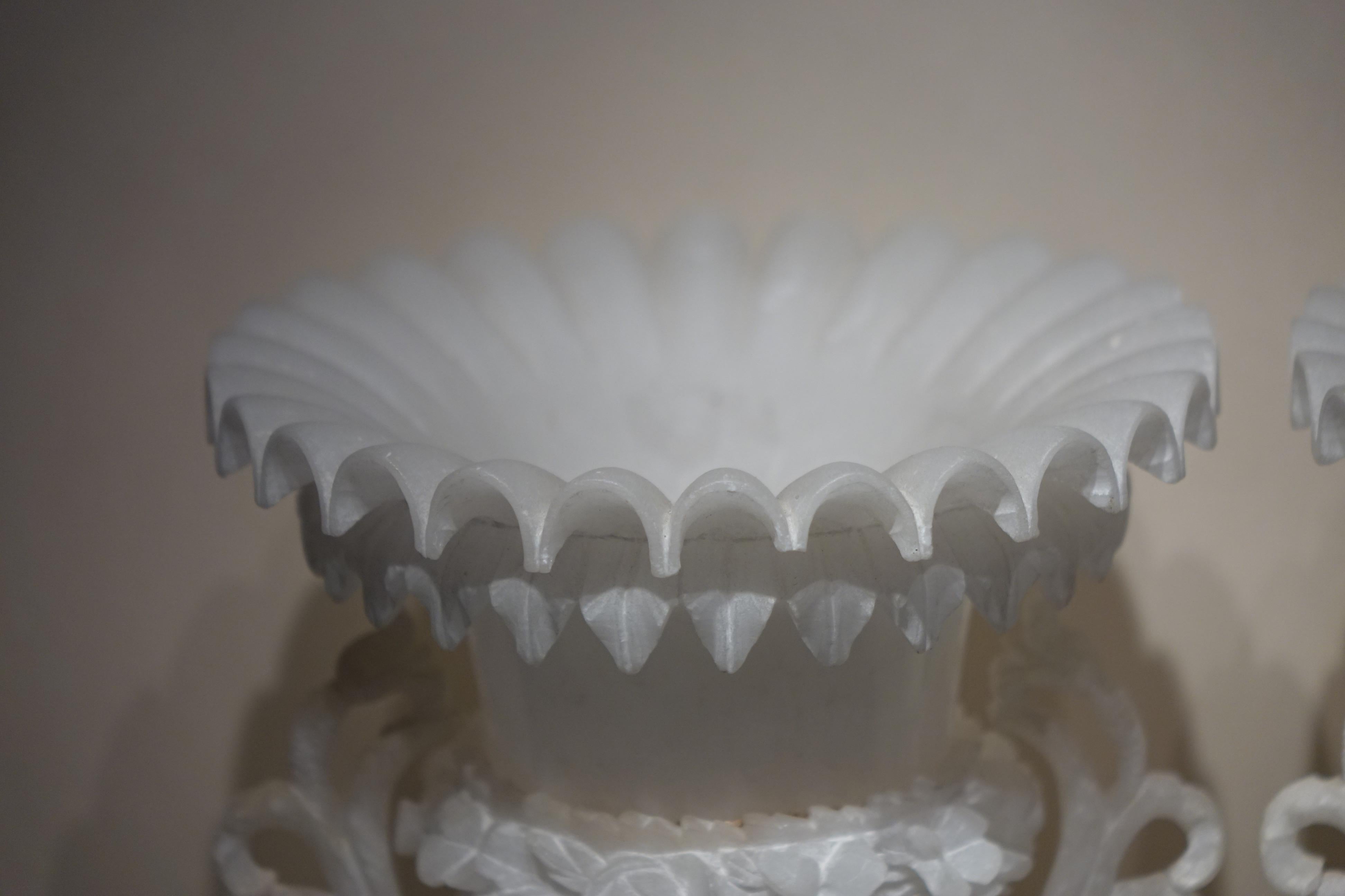 Late 19th Century Pair of Medicis Vases in Alabaster, circa 1880 For Sale