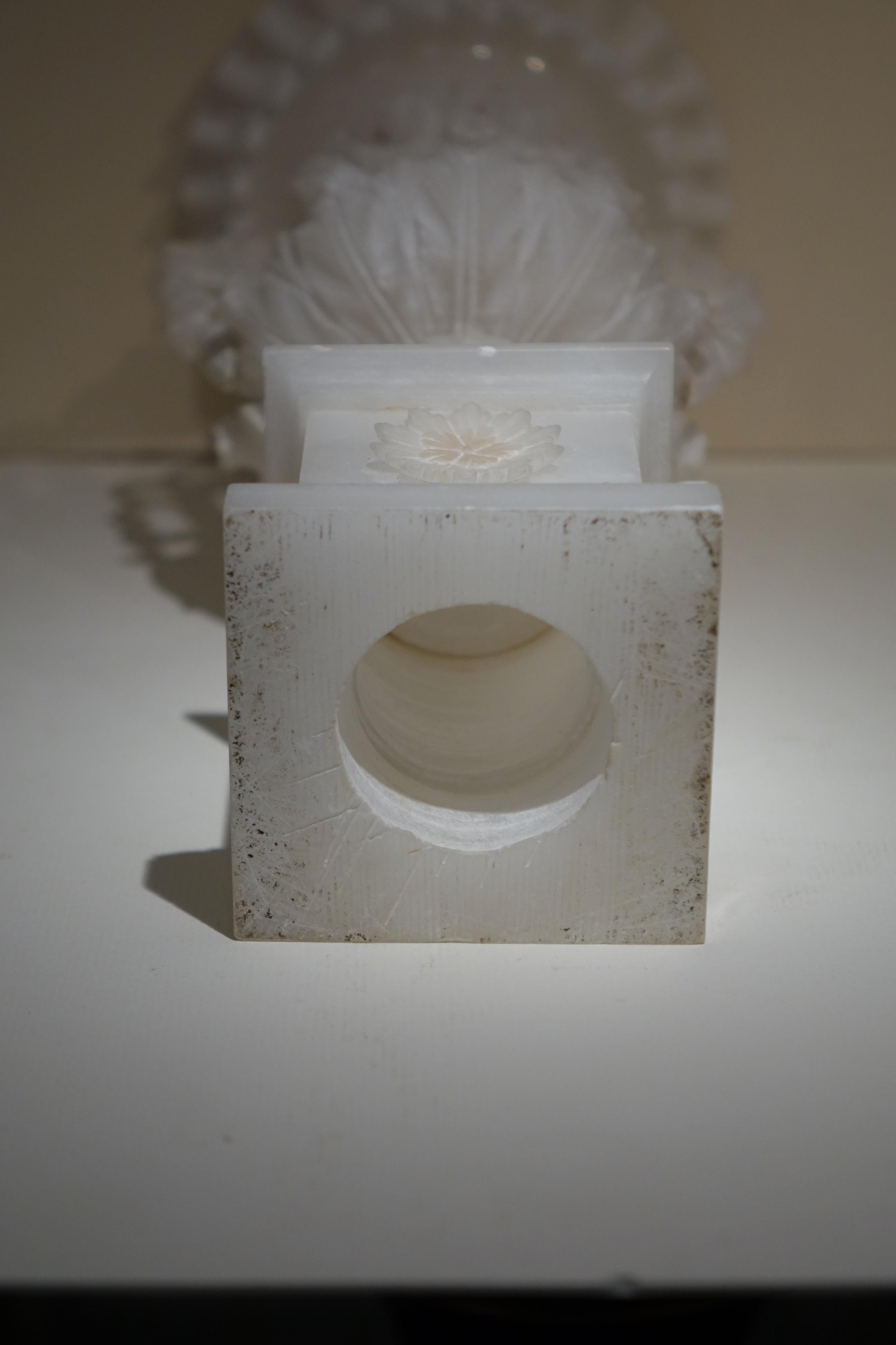 Pair of Medicis Vases in Alabaster, circa 1880 For Sale 1