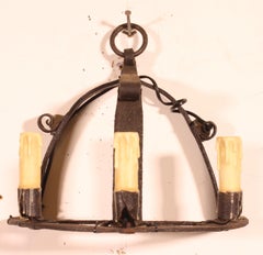 Paar schmiedeeiserne Wandleuchter im mittelalterlichen Stil