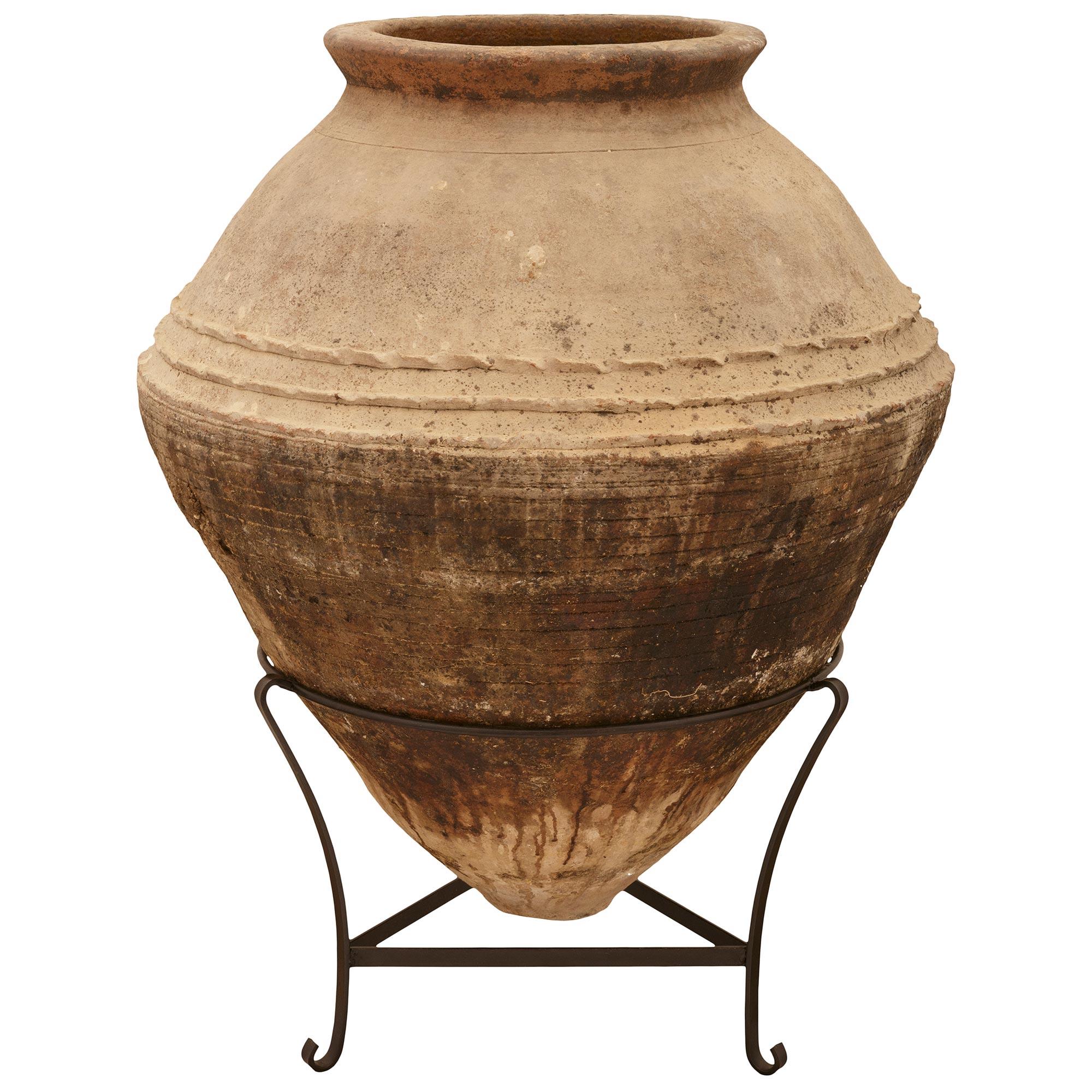 Pareja de ollas mediterráneas de terracota patinada del siglo XIX Italiano en venta
