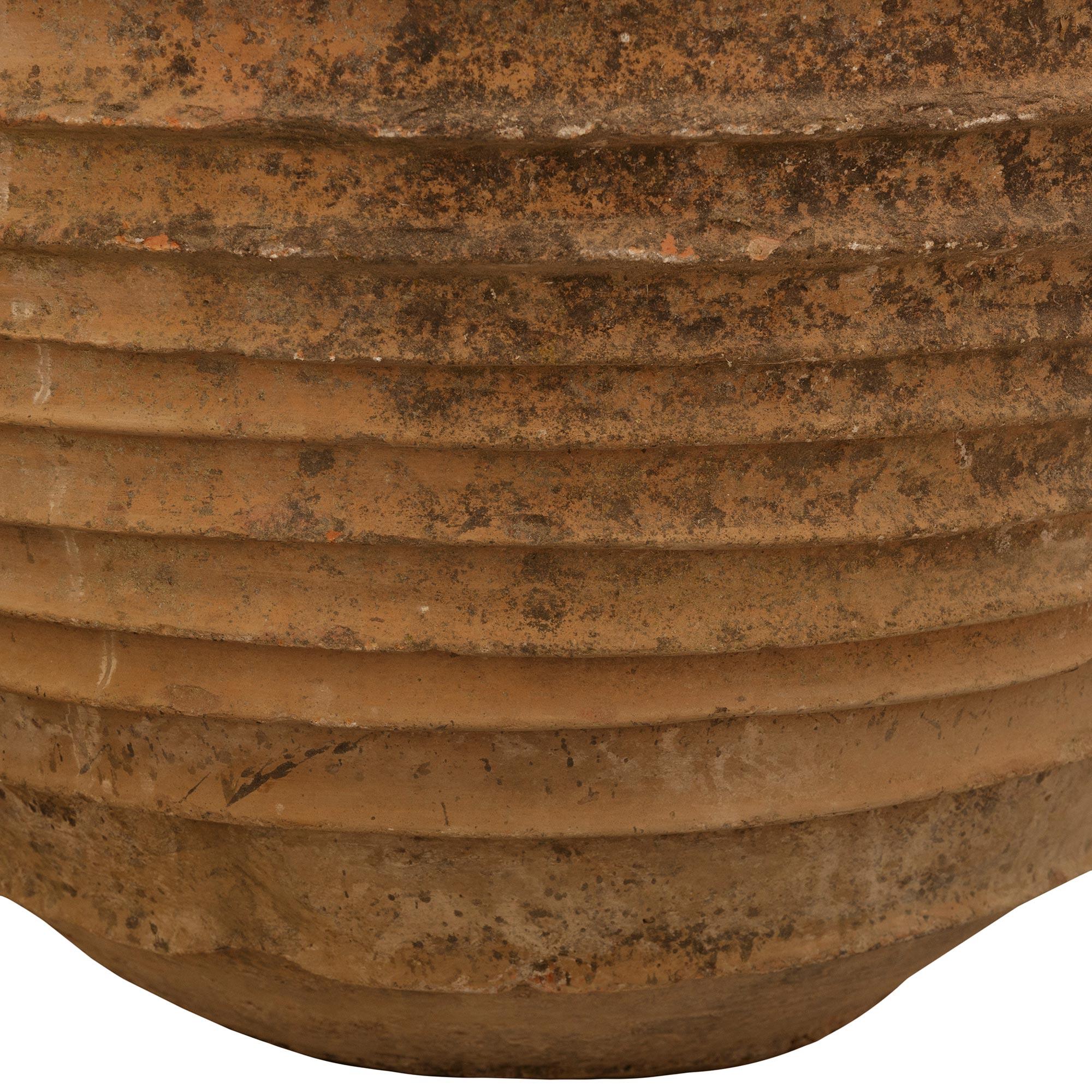 coppia di vasi da olive in terracotta mediterranei del XIX secolo in vendita 2