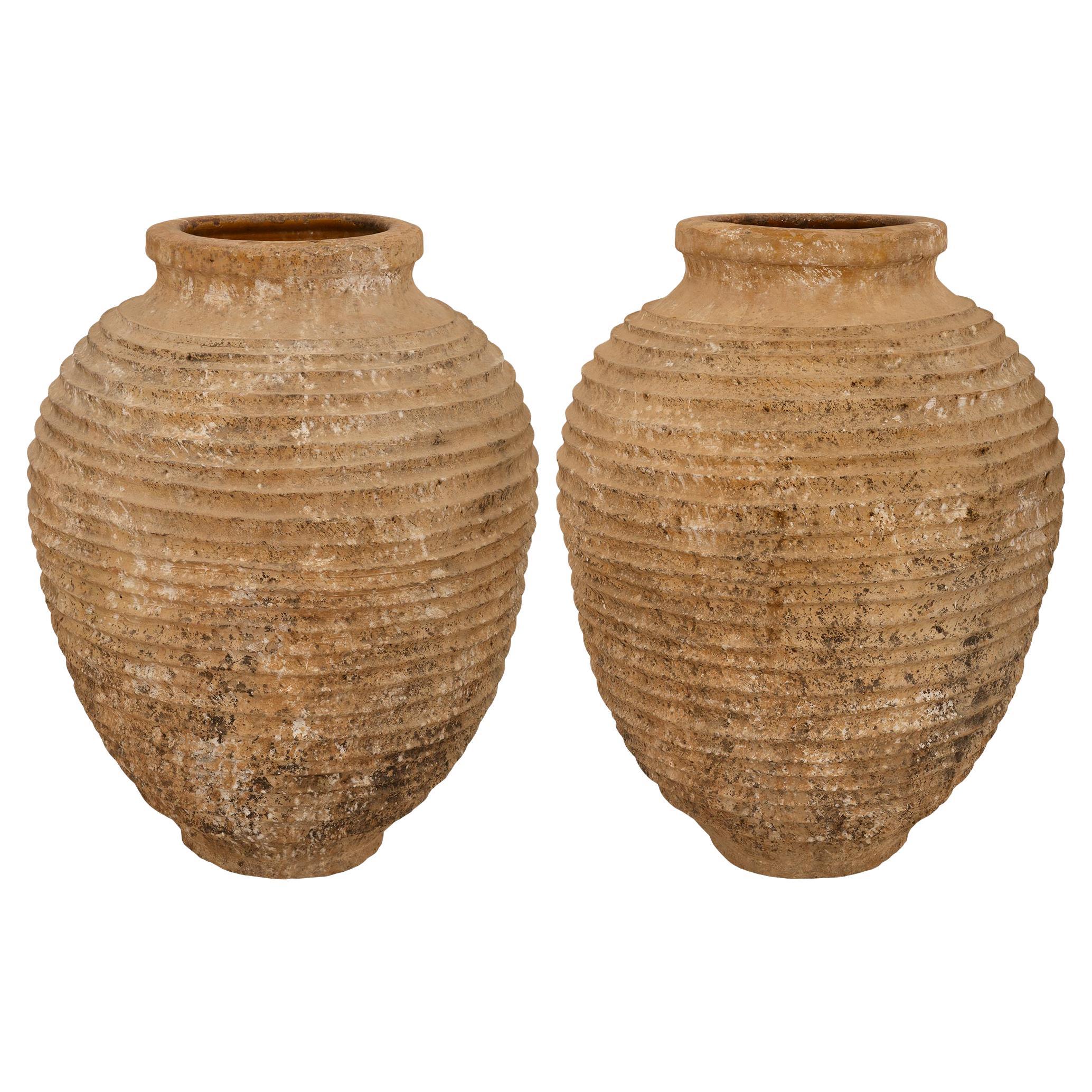 coppia di vasi da olive in terracotta mediterranei del XIX secolo