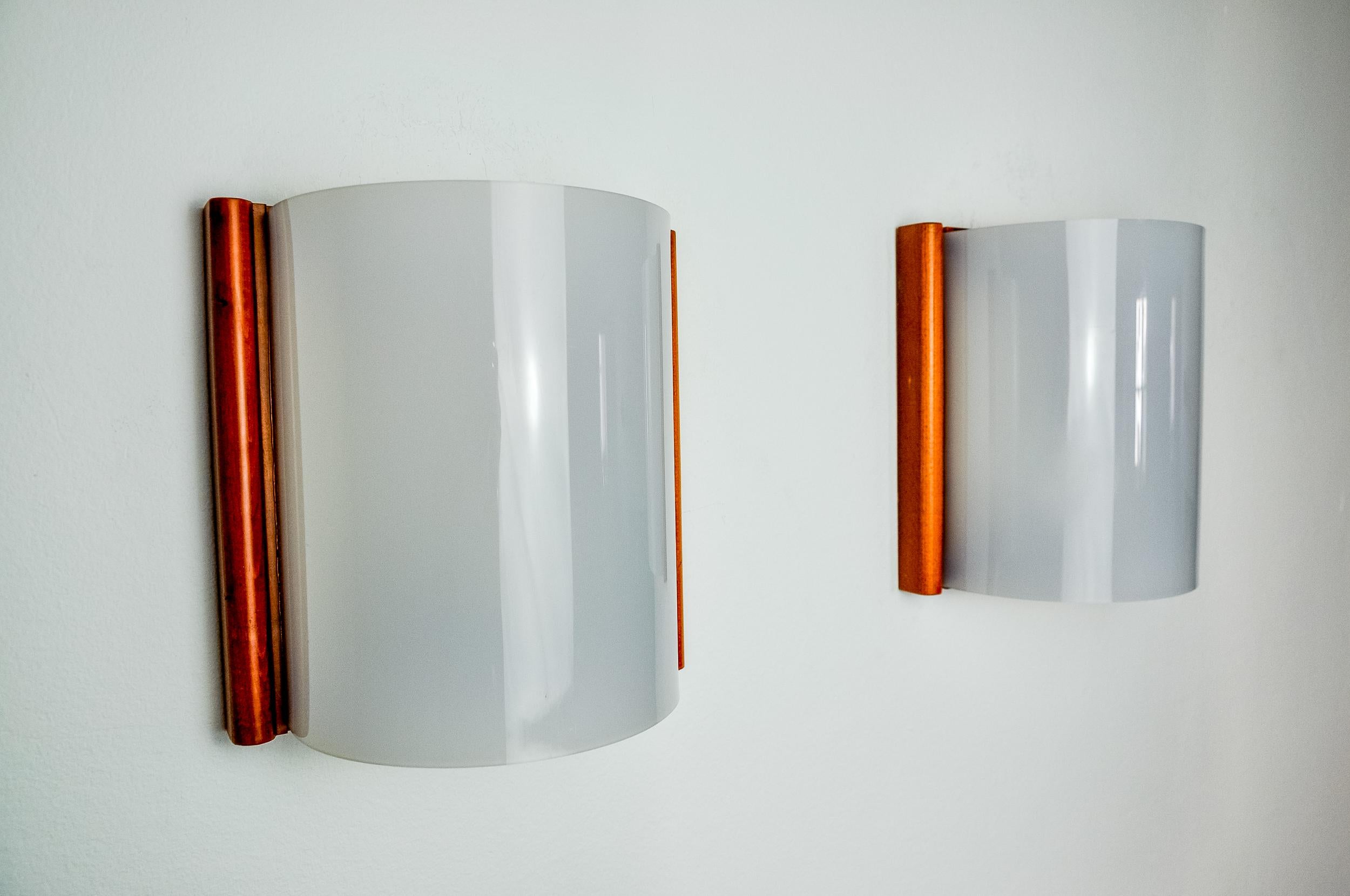 Pareja de apliques mediterráneos, pino y metacrilato, 1980, España en Bueno estado para la venta en BARCELONA, ES