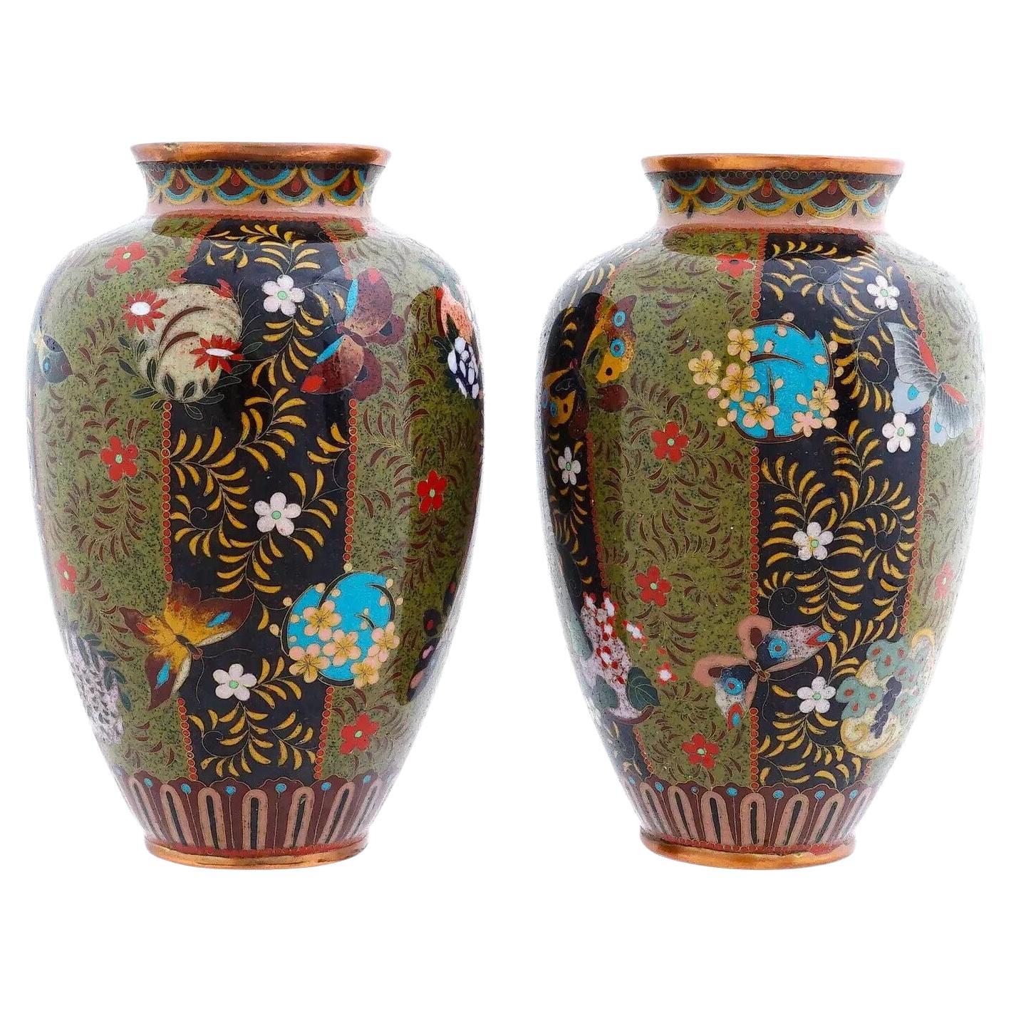 Pareja De Jarrones Japoneses Antiguos Meiji De Cloisonné Esmaltado Mariposa