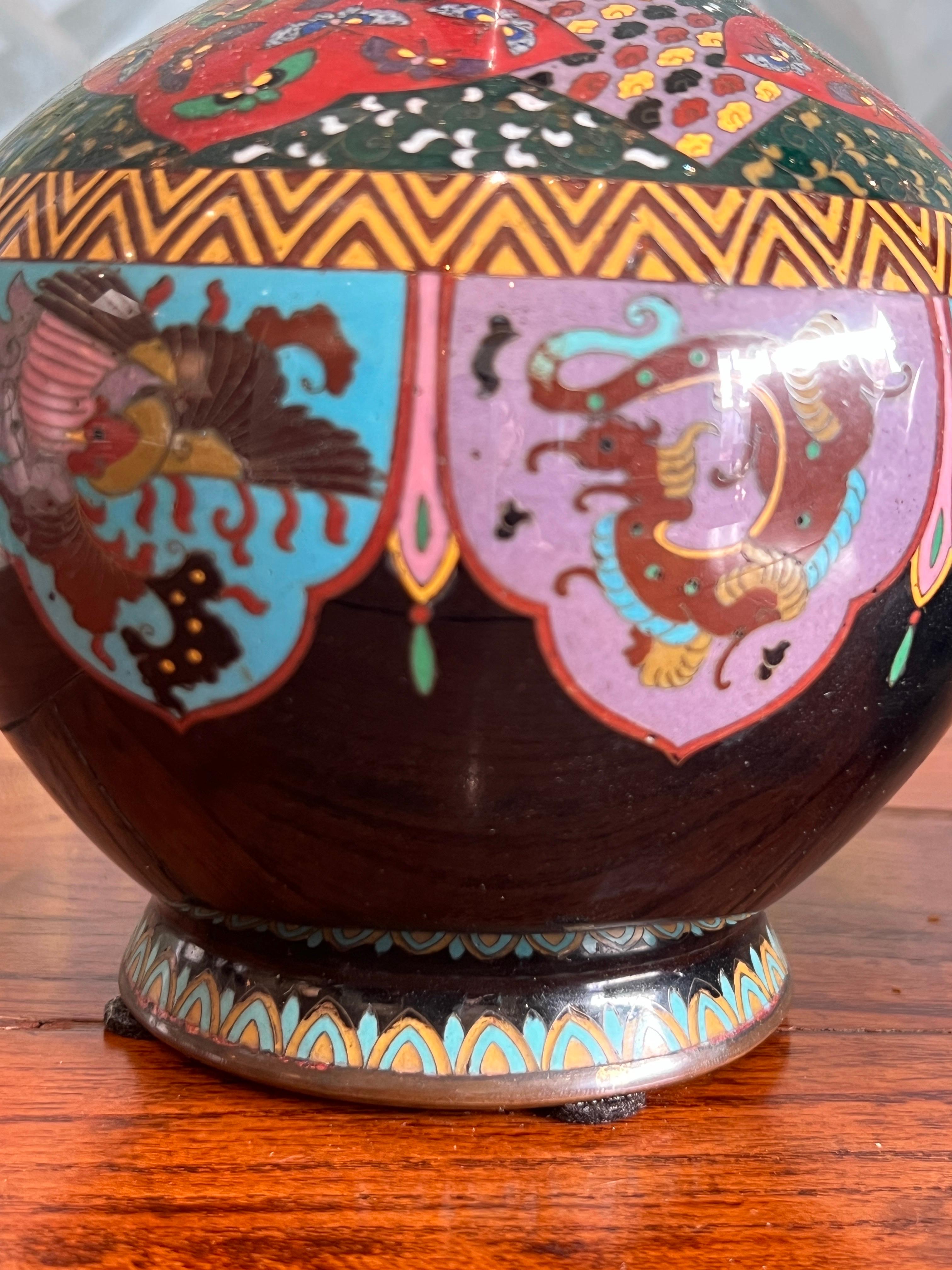 Pair of Meiji Era early 20th Century Bottle Shape Cloisonné Vases in vendita 5