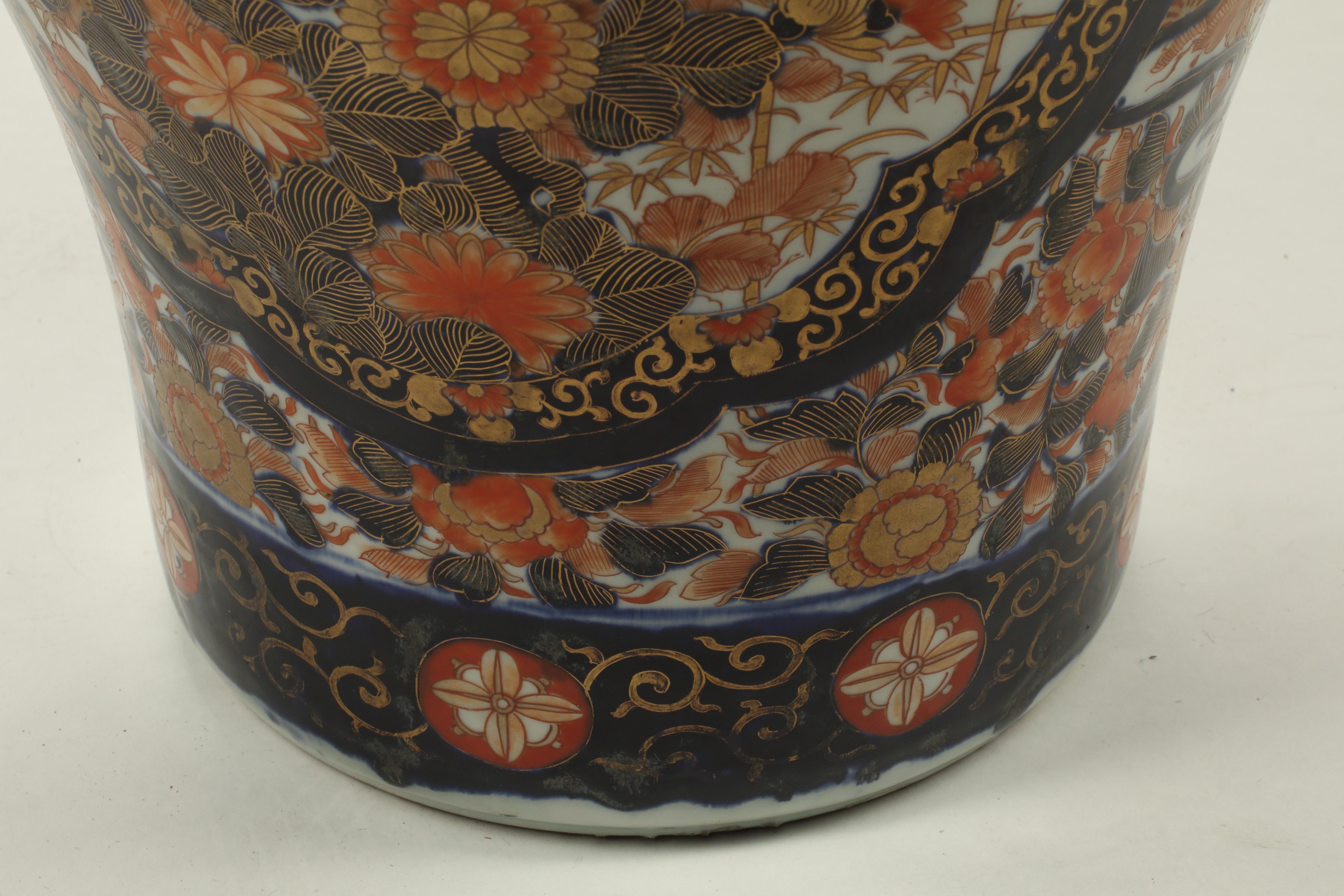 Pair of Meiji Period Imari Vases, 19th Century Japanese In Good Condition In El Monte, CA