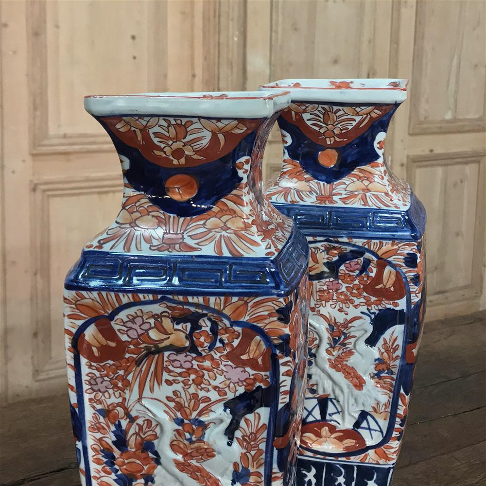Early 20th Century Pair of Meiji Period Japanese Imari Porcelain Vases