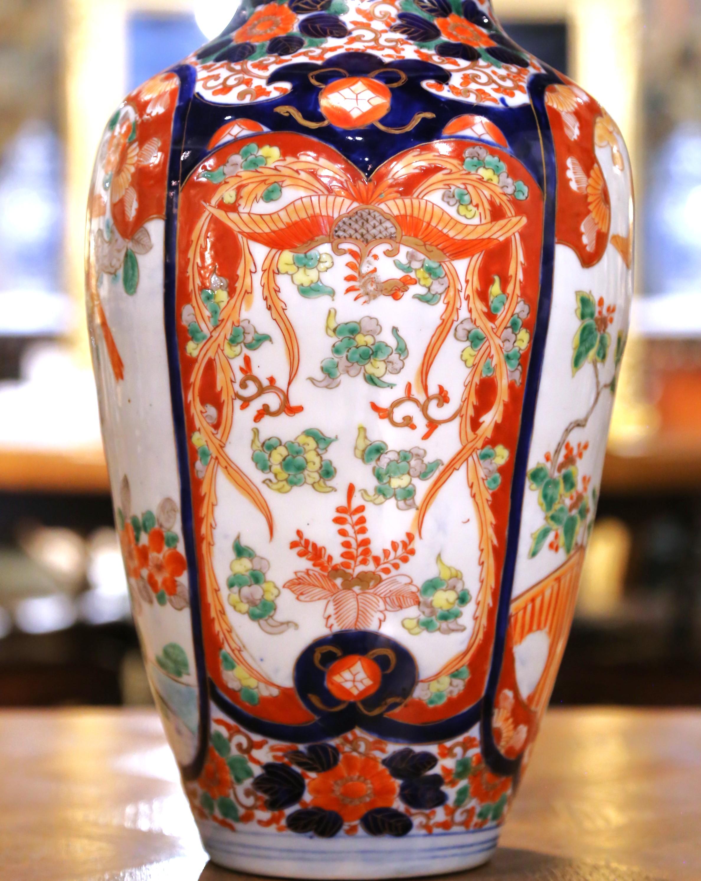 Coppia di vasi in porcellana Imari Porcelain giapponese del periodo Meiji con uccelli canori e fiori in vendita 2