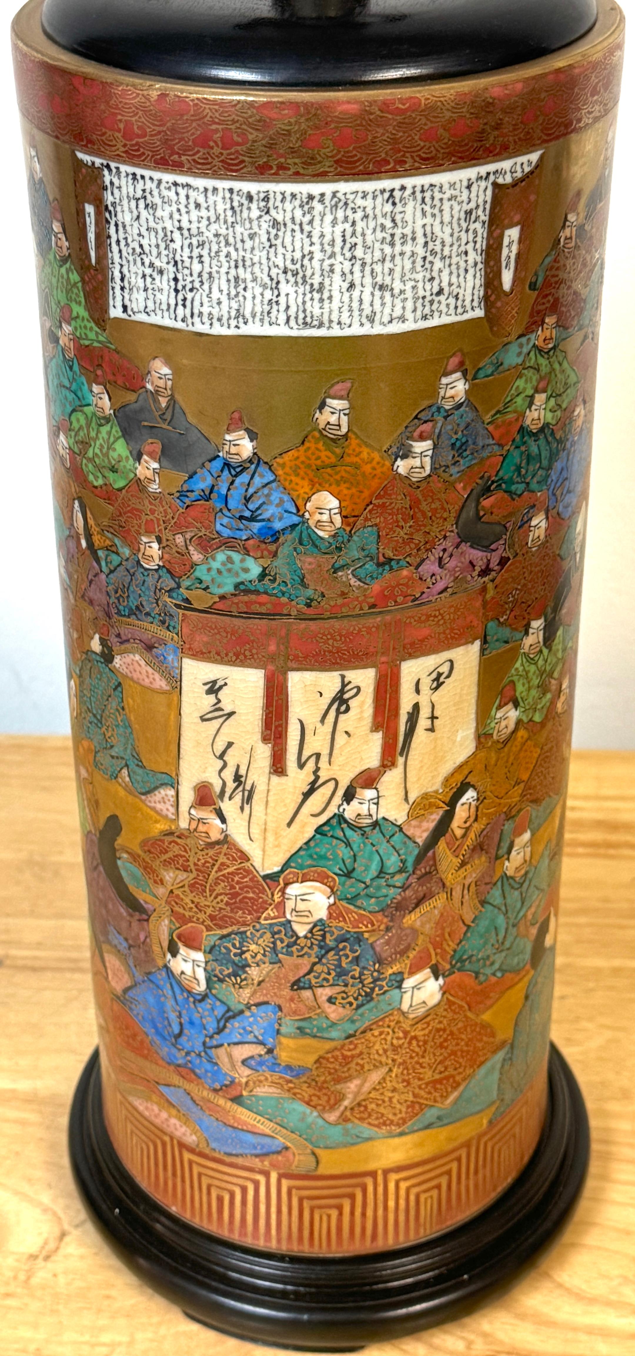 Paire de vases « 100 Poems » en porcelaine japonaise de la période Meiji, maintenant comme lampes en vente 3