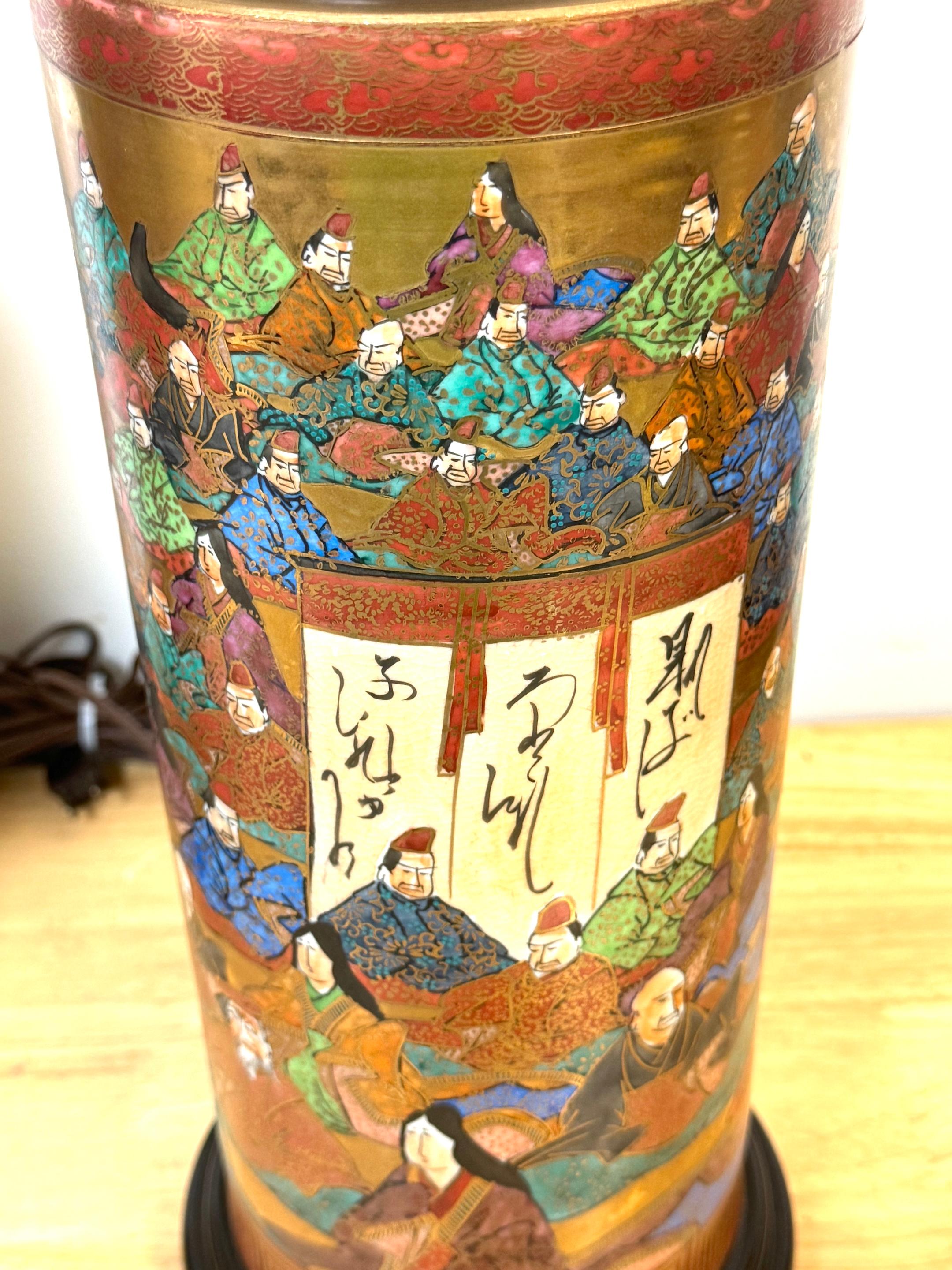 Paire de vases « 100 Poems » en porcelaine japonaise de la période Meiji, maintenant comme lampes en vente 1