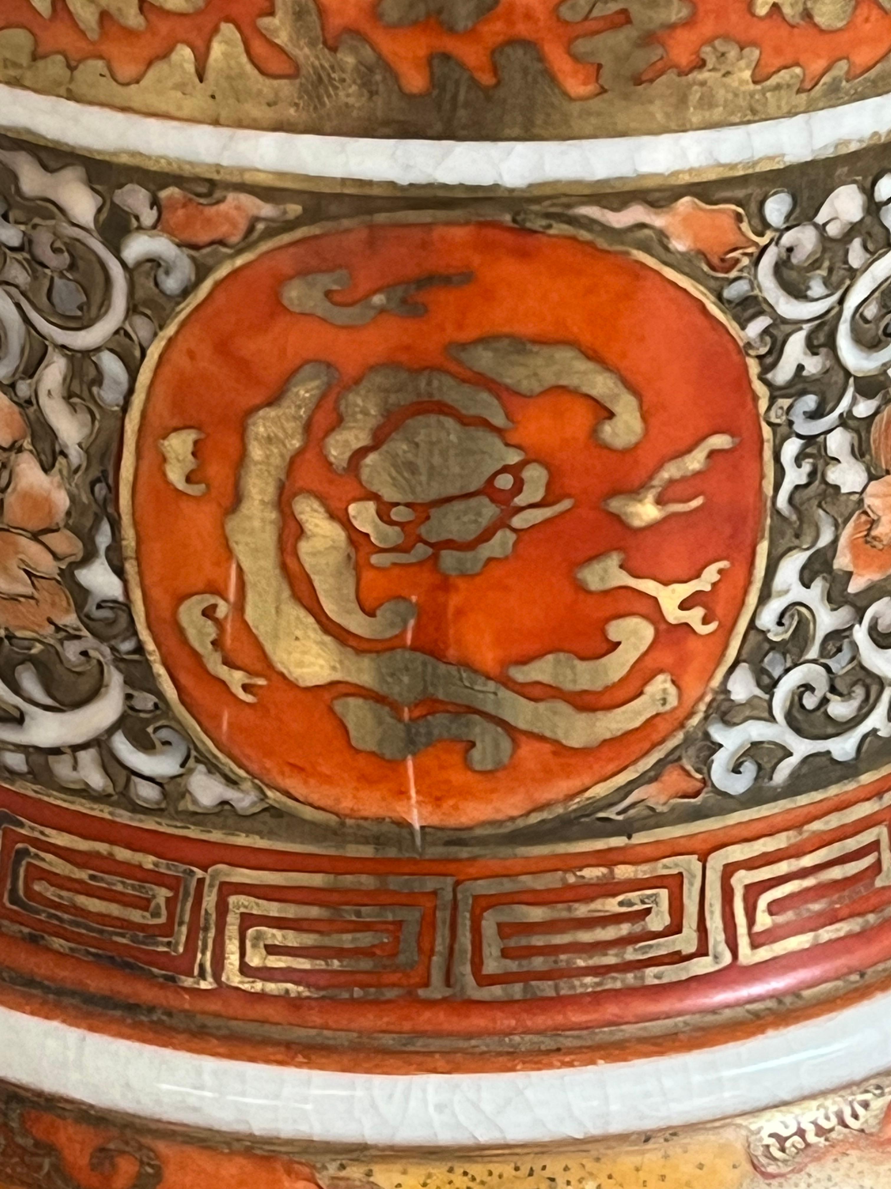 Paar Kutani-Vasen aus der Meiji-Periode im Zustand „Gut“ im Angebot in Doylestown, PA