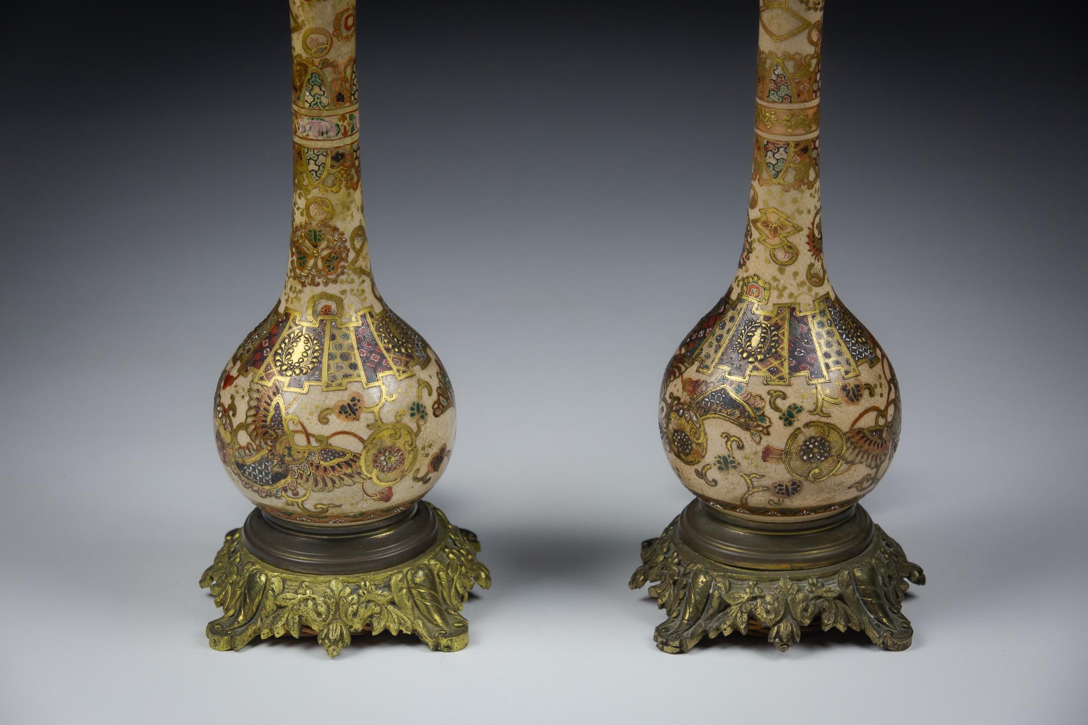 Paire de vases bouteilles Satsuma de la période Meiji comme lampes Bon état - En vente à Pease pottage, West Sussex