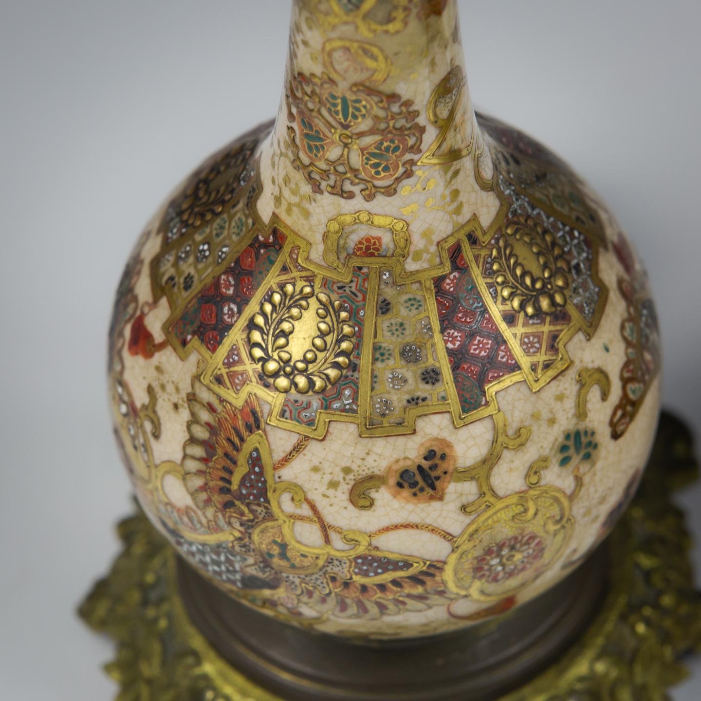 Paire de vases bouteilles Satsuma de la période Meiji comme lampes en vente 3