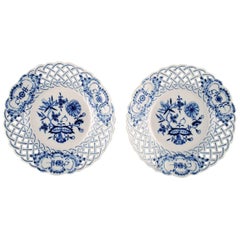 Paire d'assiettes Meissen à oignons bleus percés/réticulés