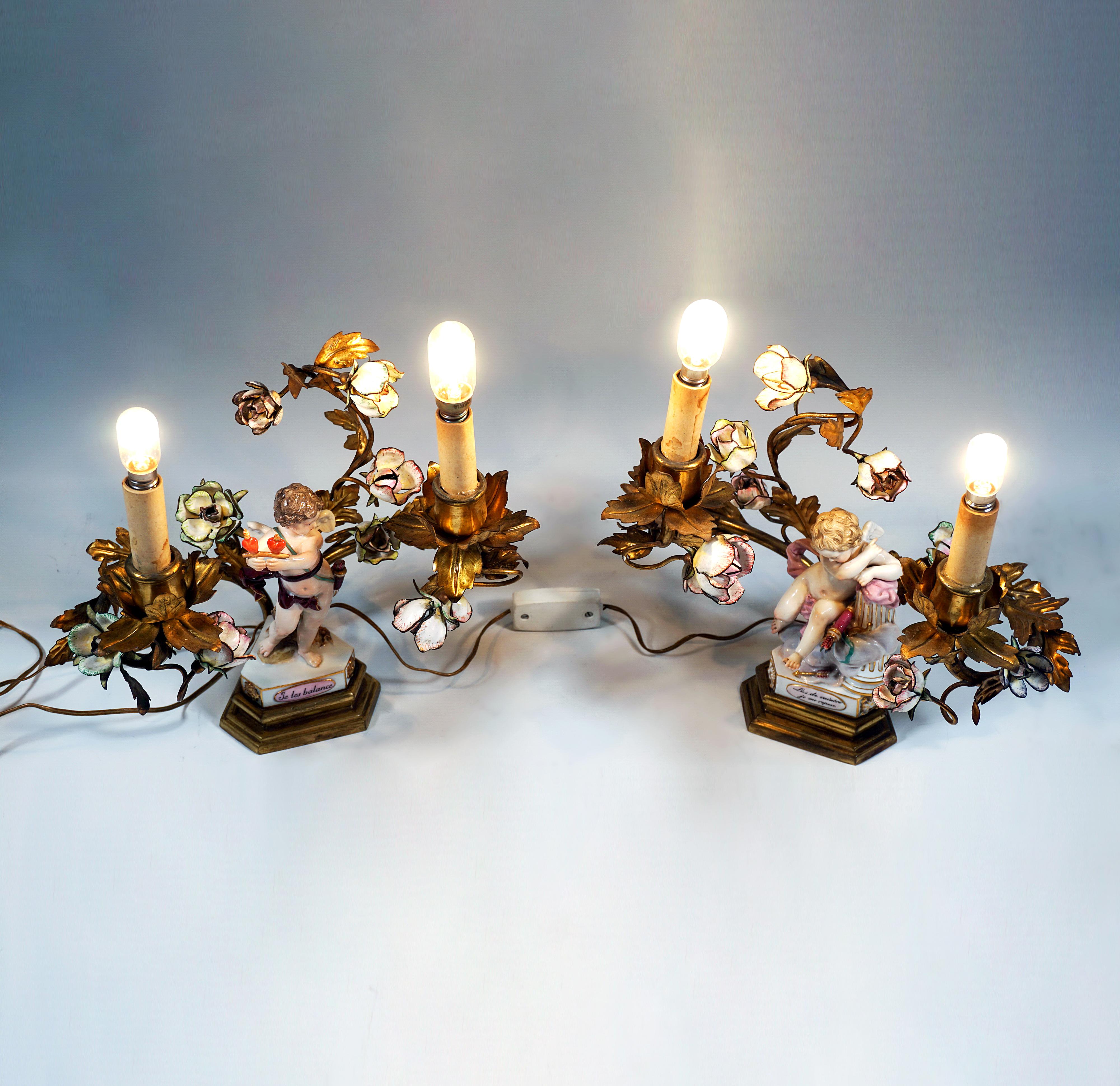 Tedesco Coppia di lampade da tavolo in bronzo di Meissen con motto Children, di MV Acier, 1775-1814 in vendita