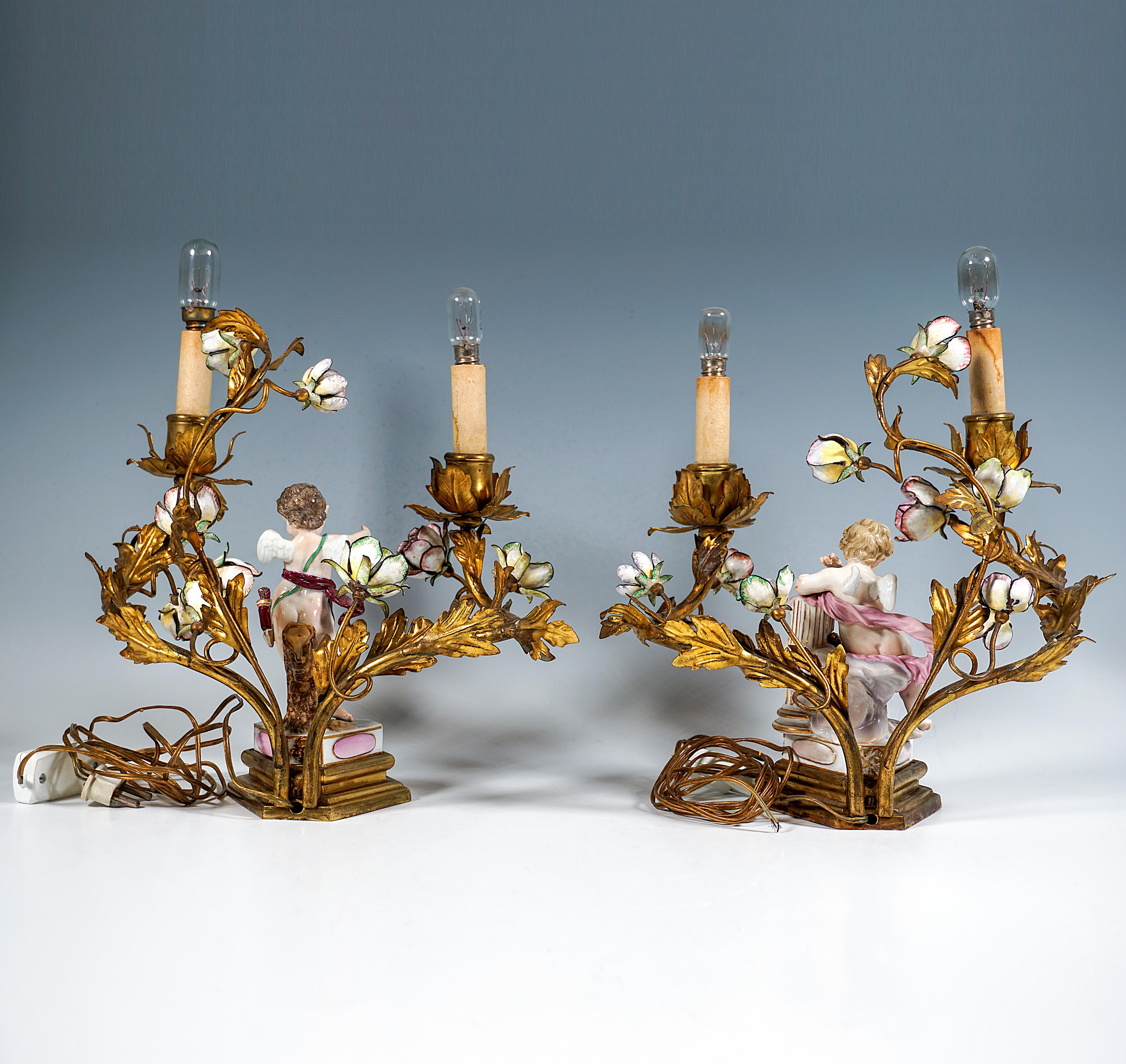 Porcellana Coppia di lampade da tavolo in bronzo di Meissen con motto Children, di MV Acier, 1775-1814 in vendita